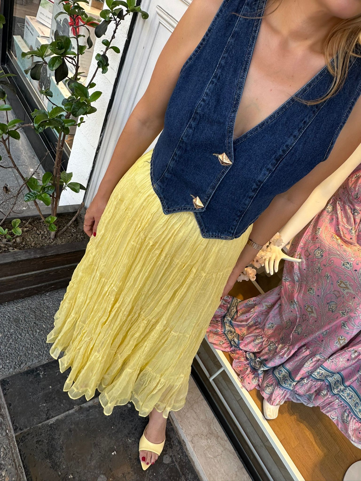 V Yaka Gold Düğmeli Denim Yelek