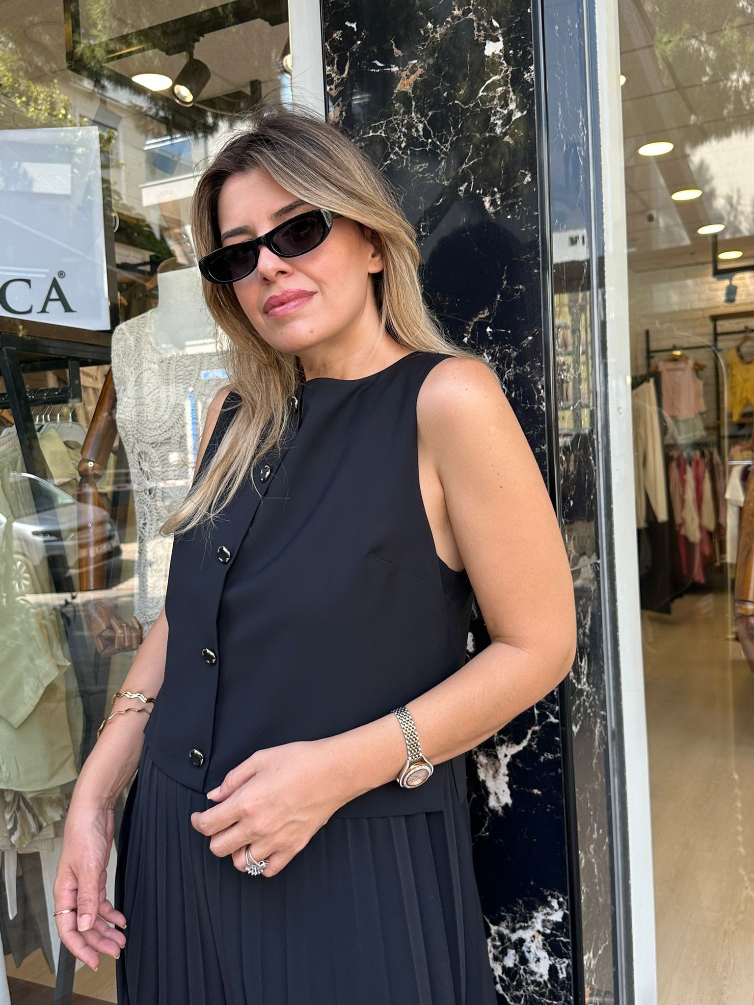Önü Düğmeli Eteği Pileli Elbise