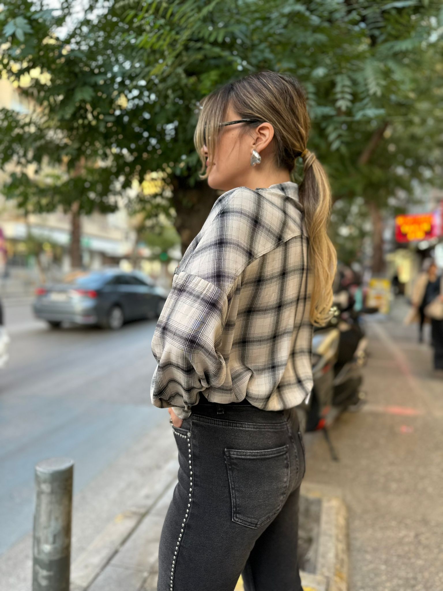  Zımba Detaylı High Waisted Mom Fit Jean