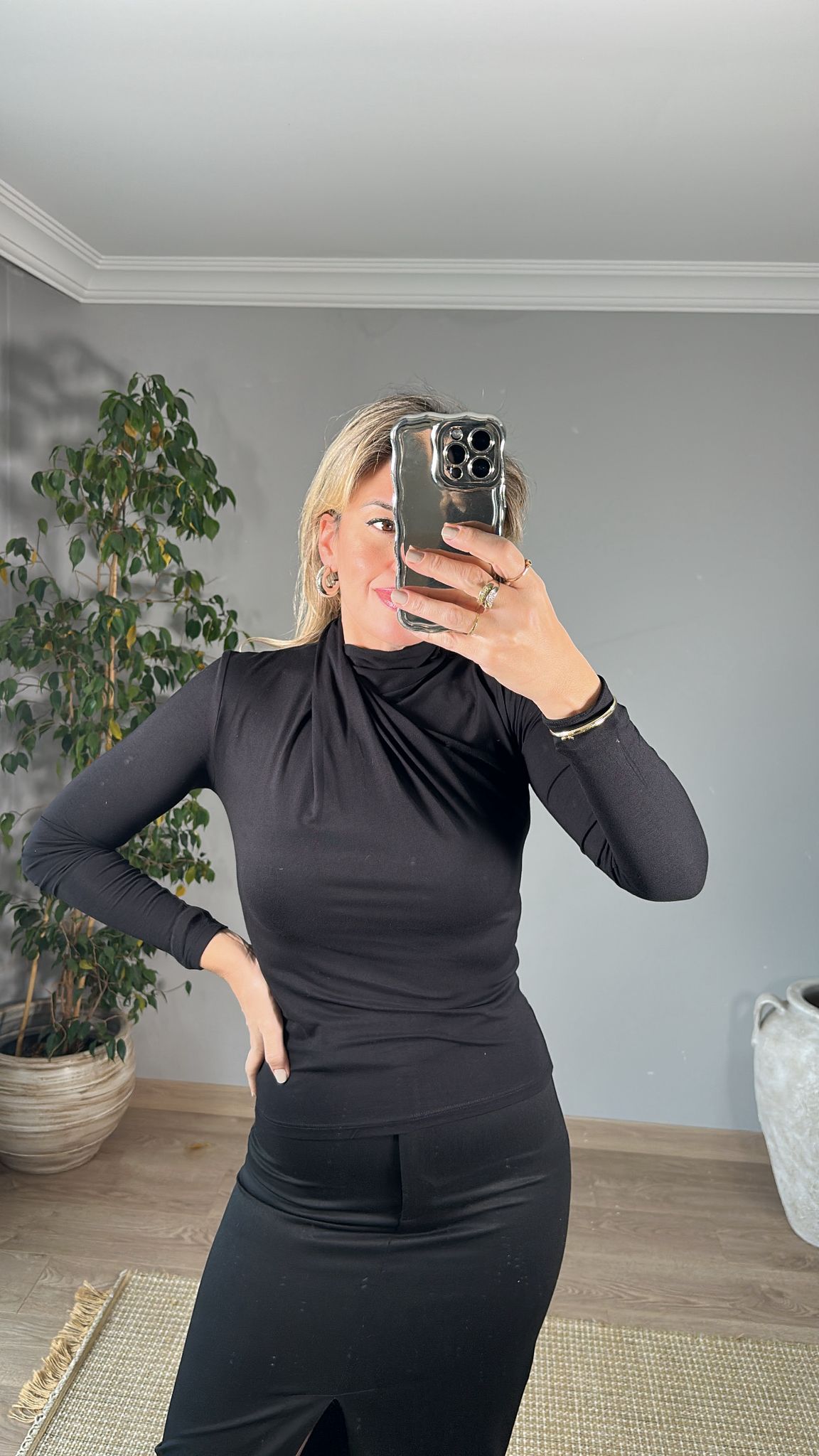 Dik Yaka ve Yaka Detaylı Bluz