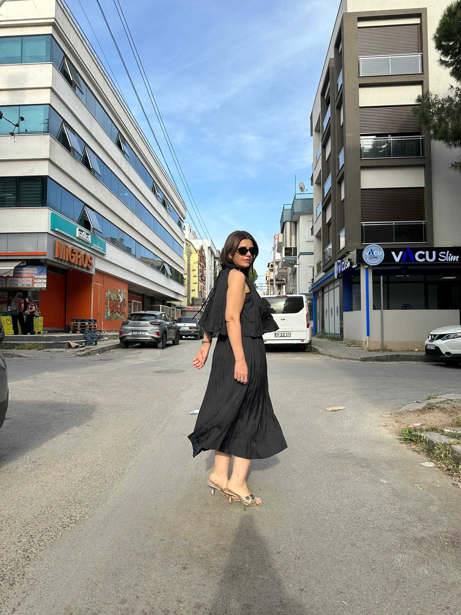 Yaka Boncuk Detaylı Elbise