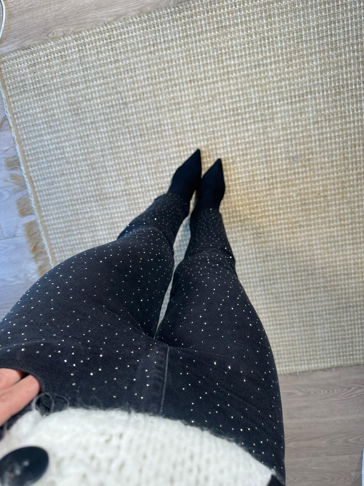 Serpme Taşlı Kesik Paça Jean