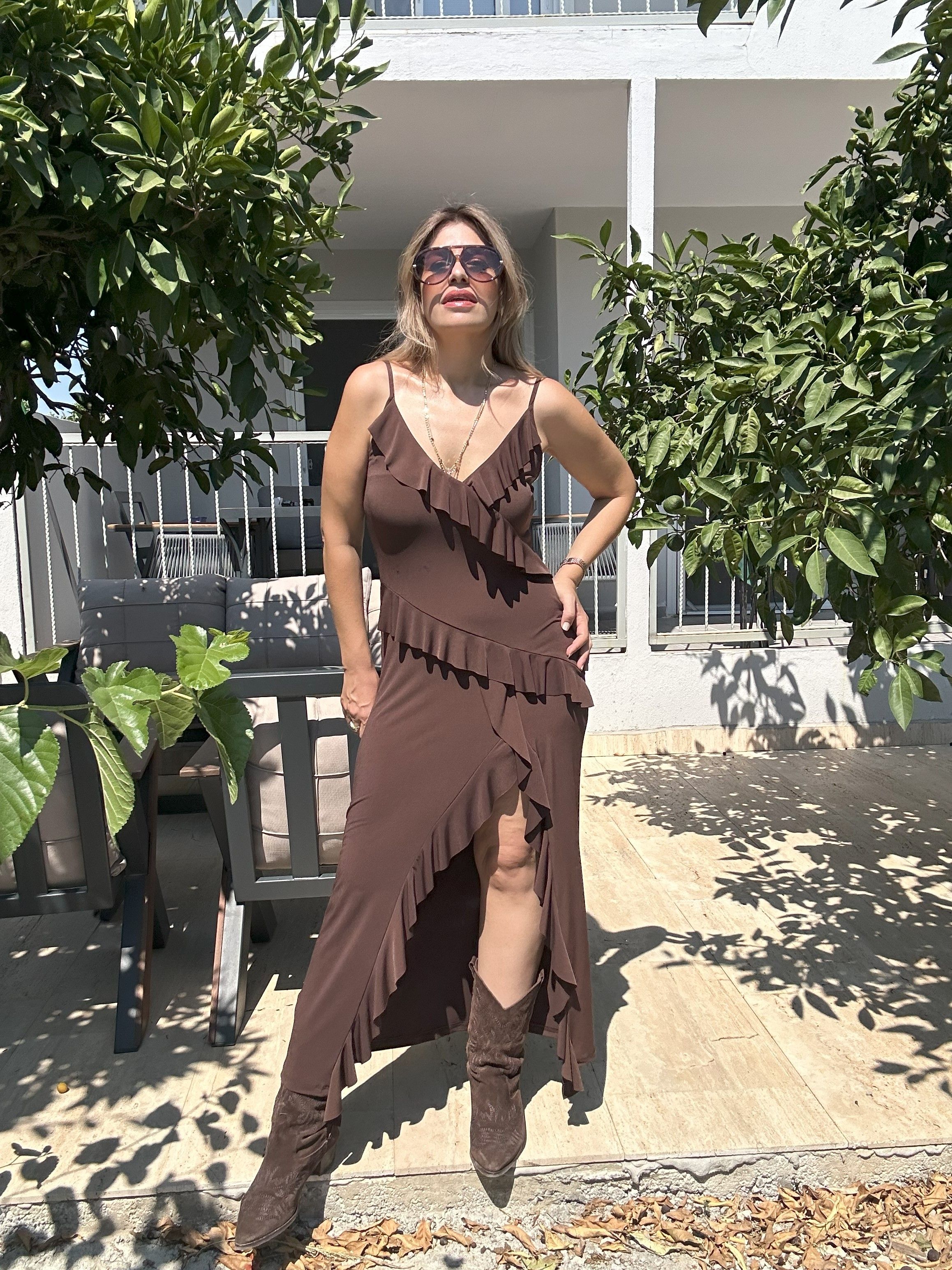 V Yaka Fırfır Detaylı Askılı Elbise