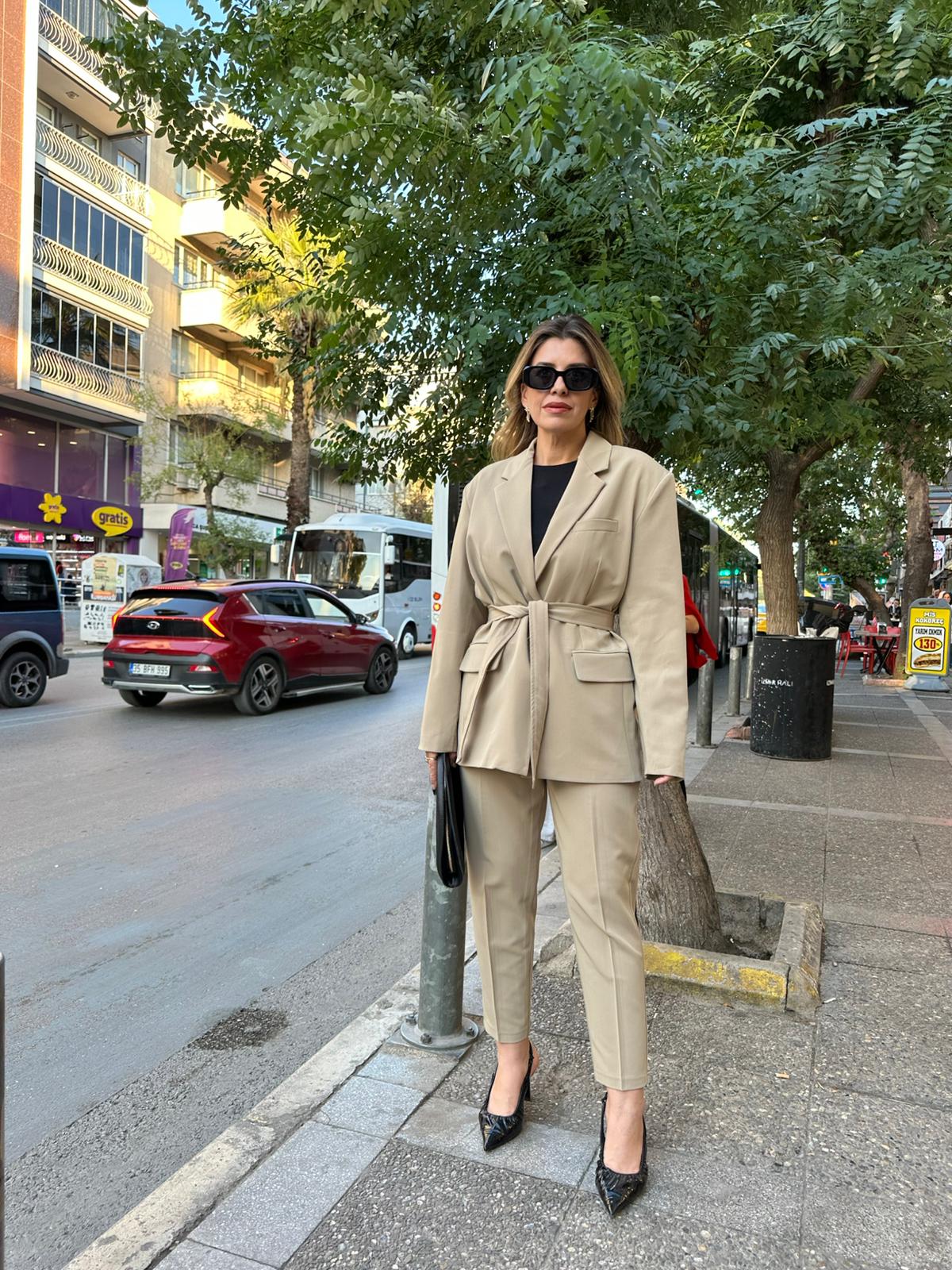 Blazer Ceket Kemerli Pantolon Takım