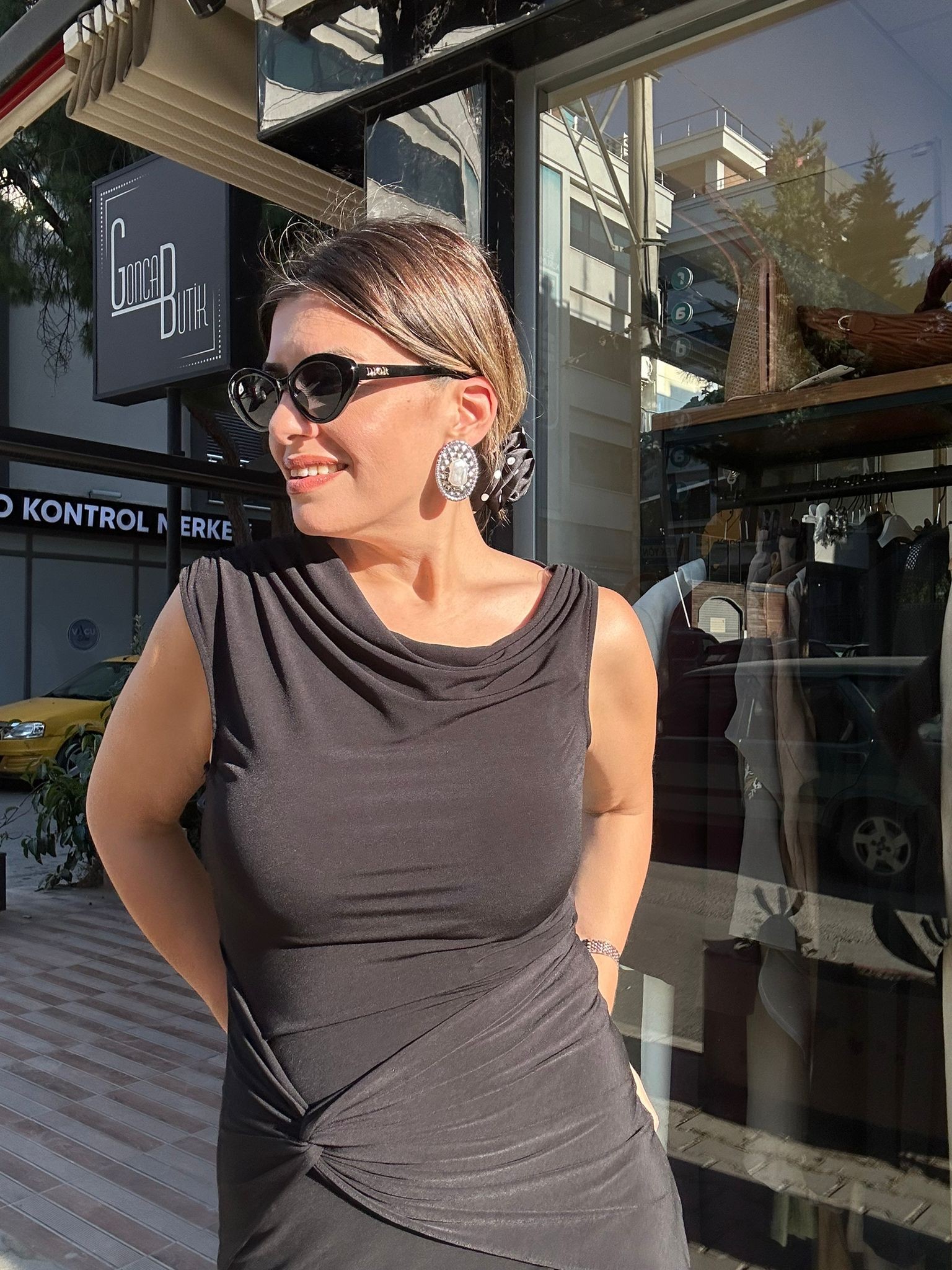 Düşük Omuz Önden Drape Detaylı Elbise