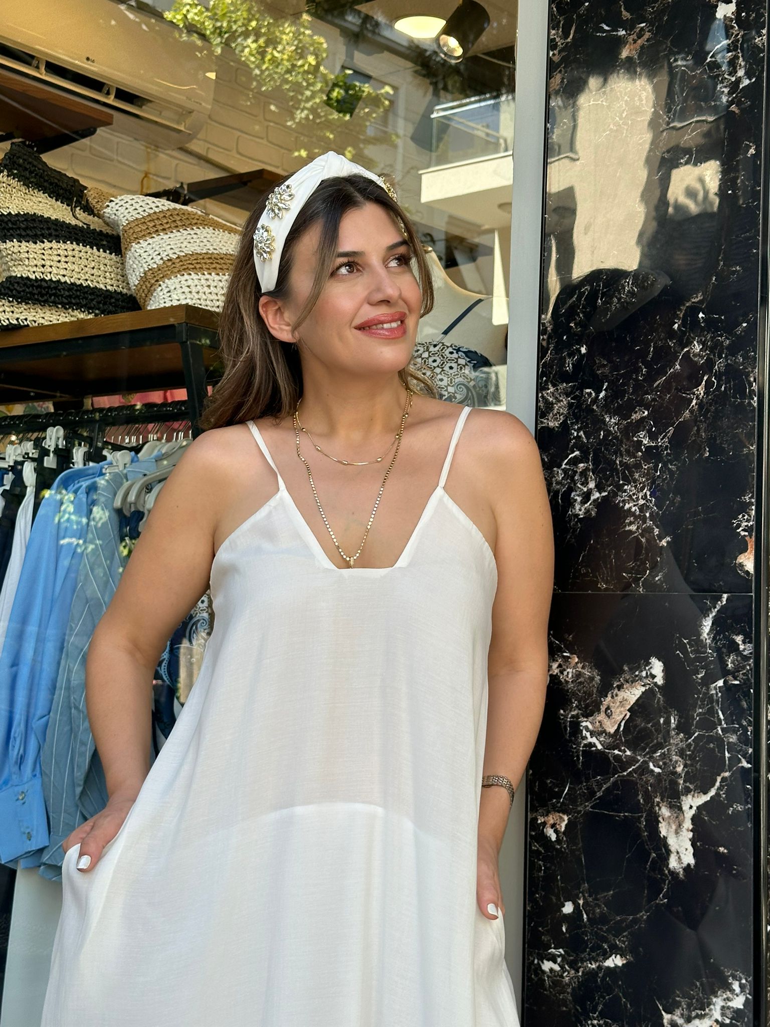 Önü V Detaylı Askılı Elbise