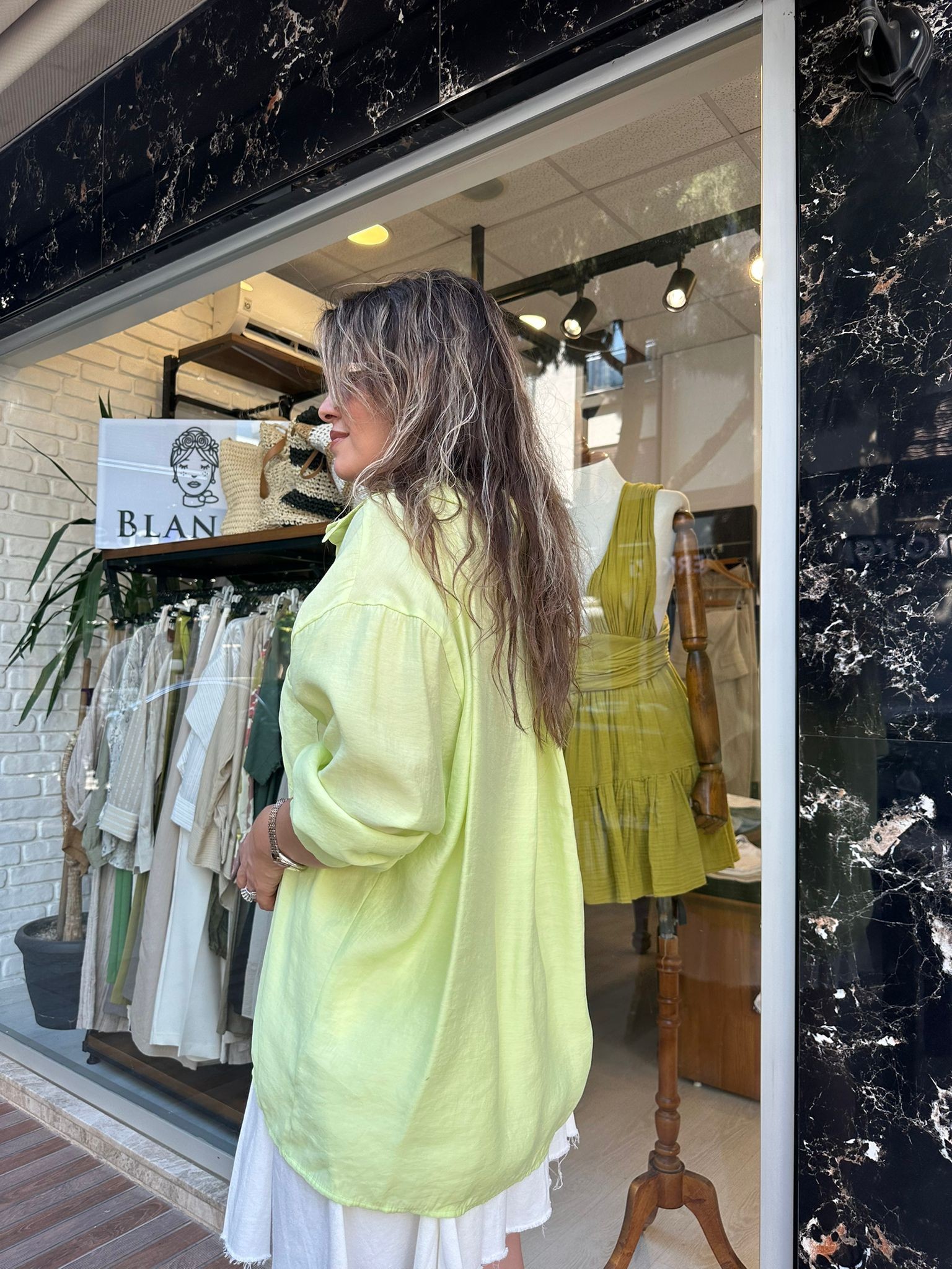 Düşük Omuzlu Oversize Gömlek