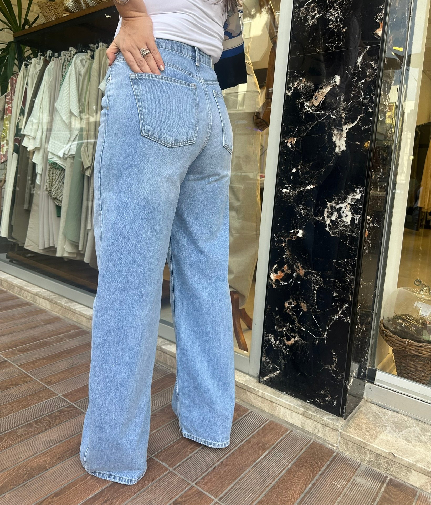 Asimetrik Kemer Detaylı Jean