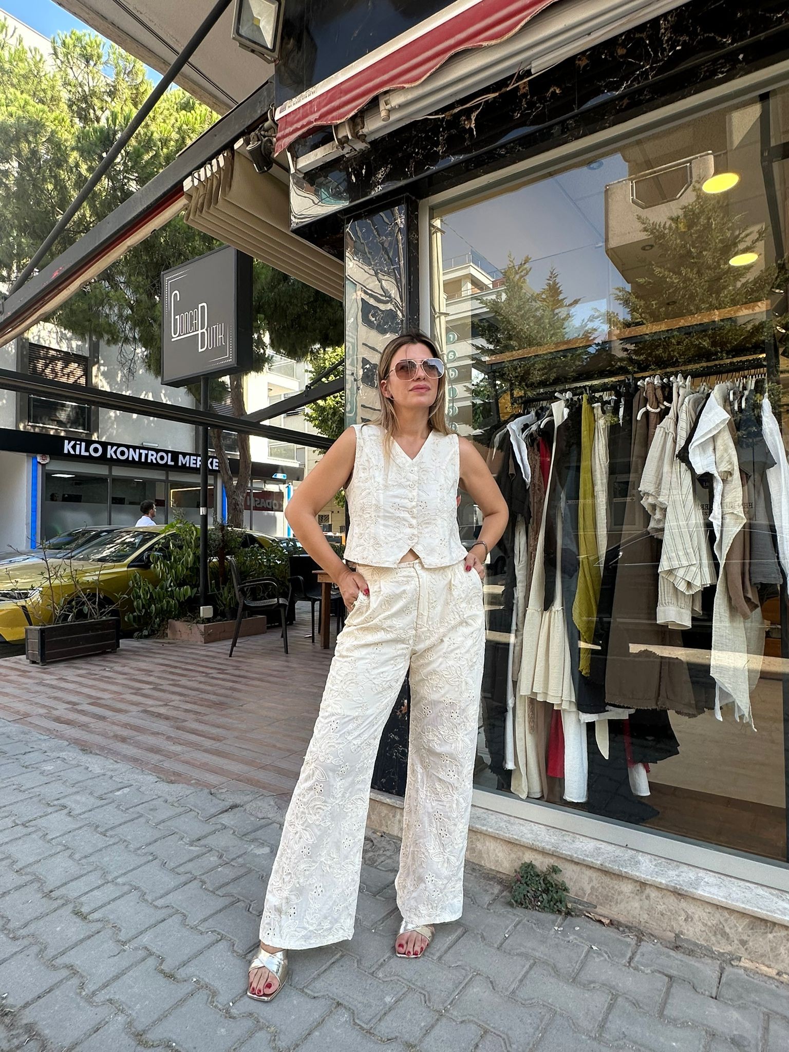 Pul Detaylı Yelek Pantolon Takım - Krem