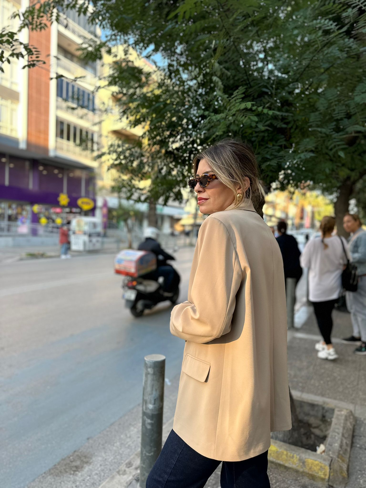 Ön Düğmeli Vatkalı Blazer Ceket