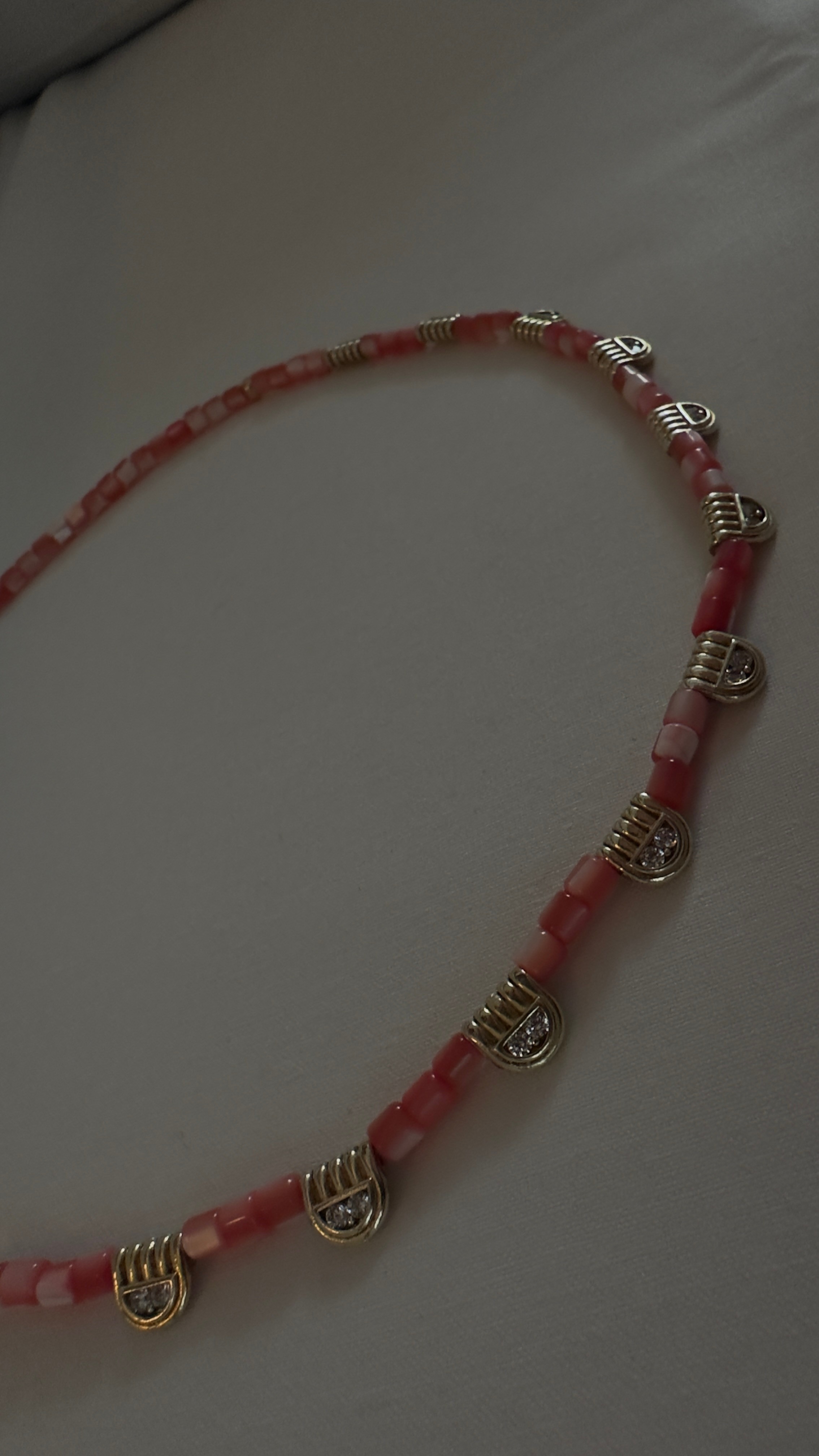 Pembe taşlı kolye