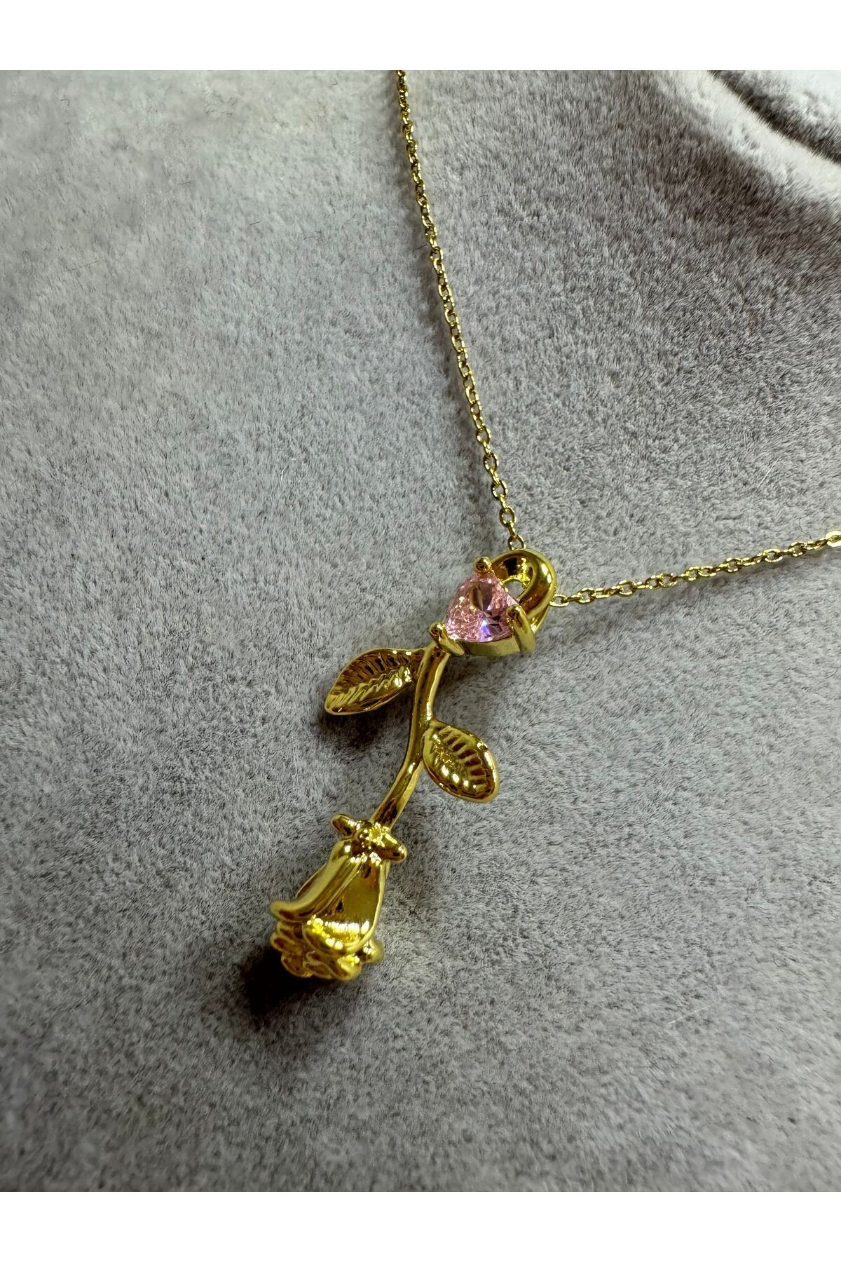 Pembe Zirkon Taşlı Gül Figürlü Çelik Kolye