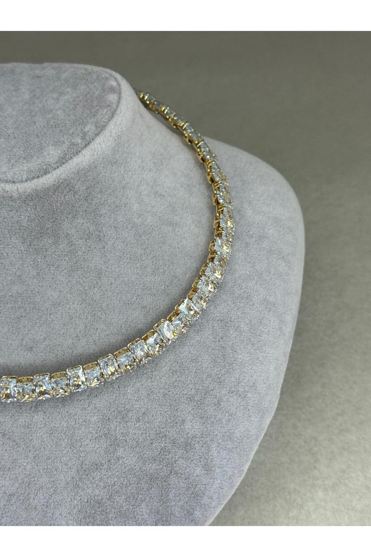 Gold choker kolye