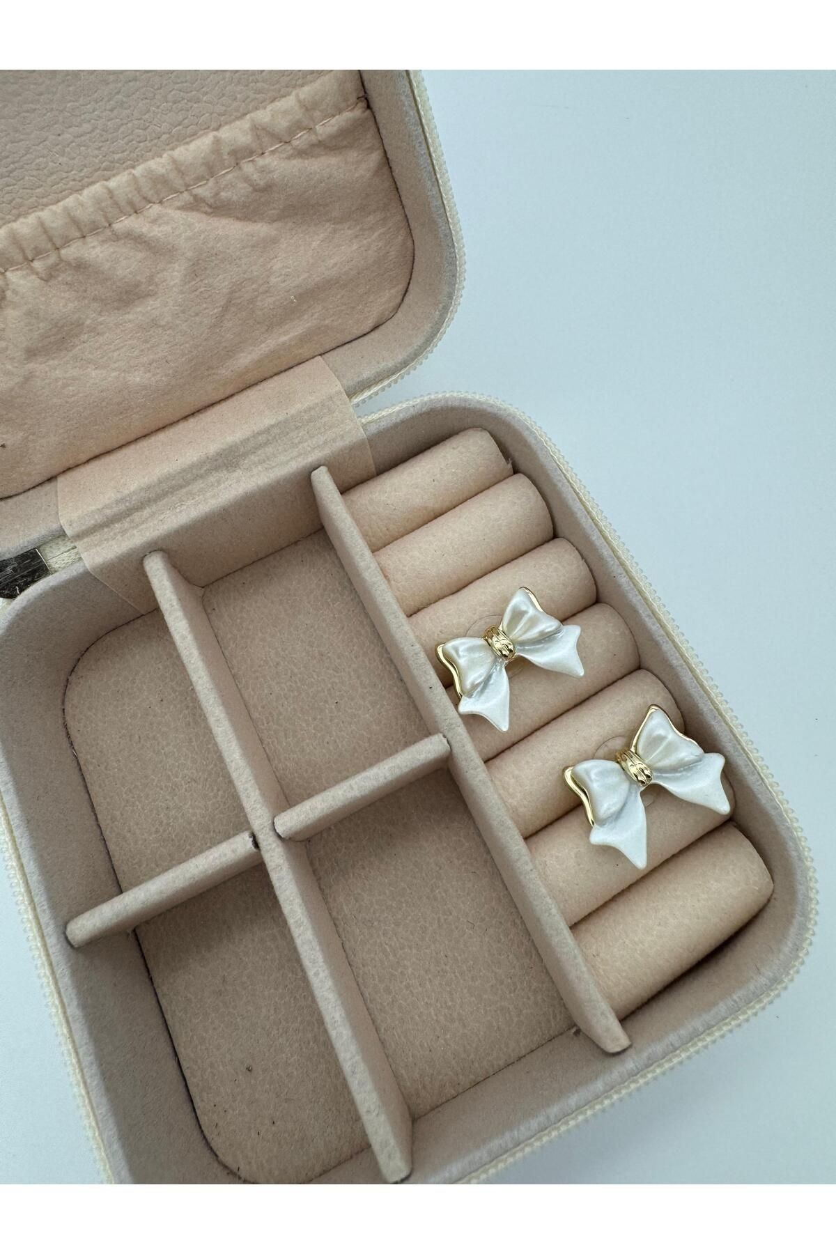 vintage model fiyonk küpe