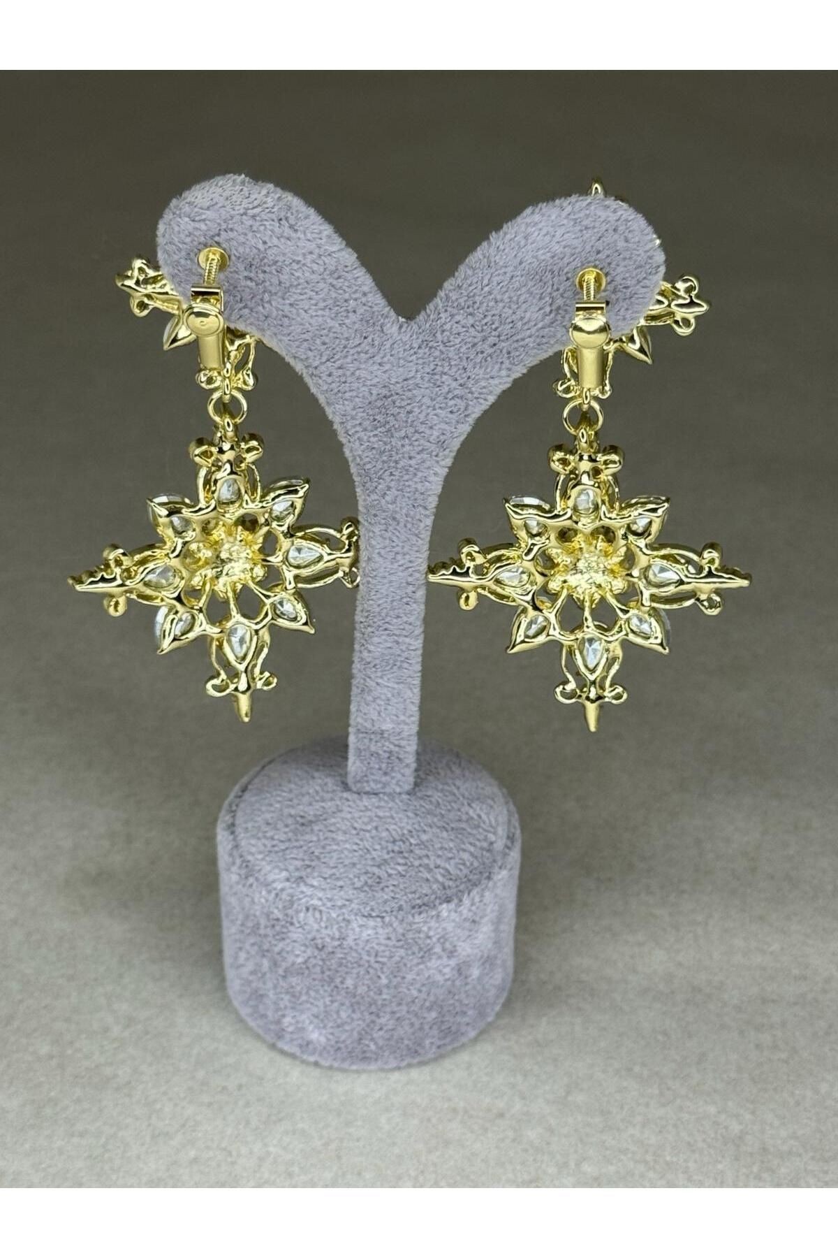 Gold detaylı kristal taşlı sıralı küpe