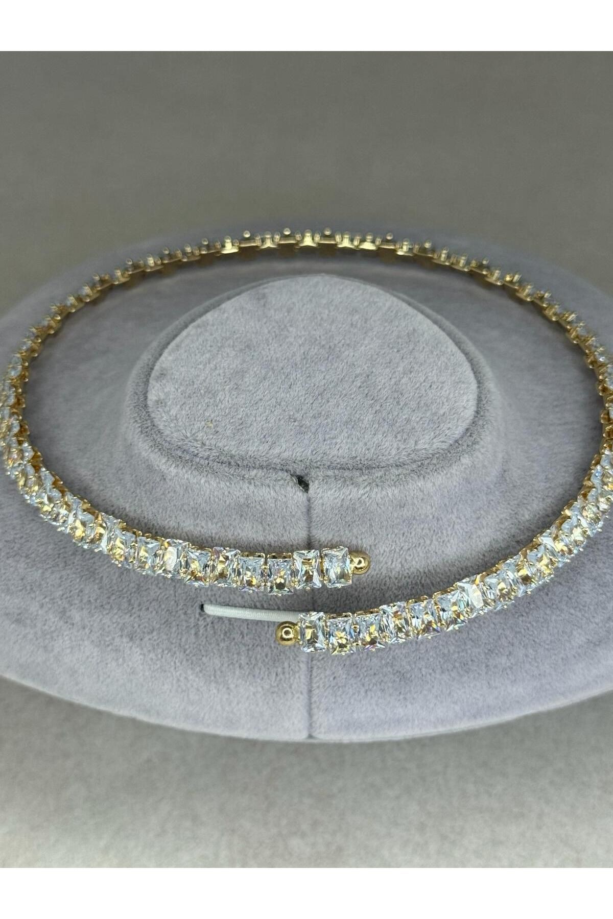 Gold choker kolye