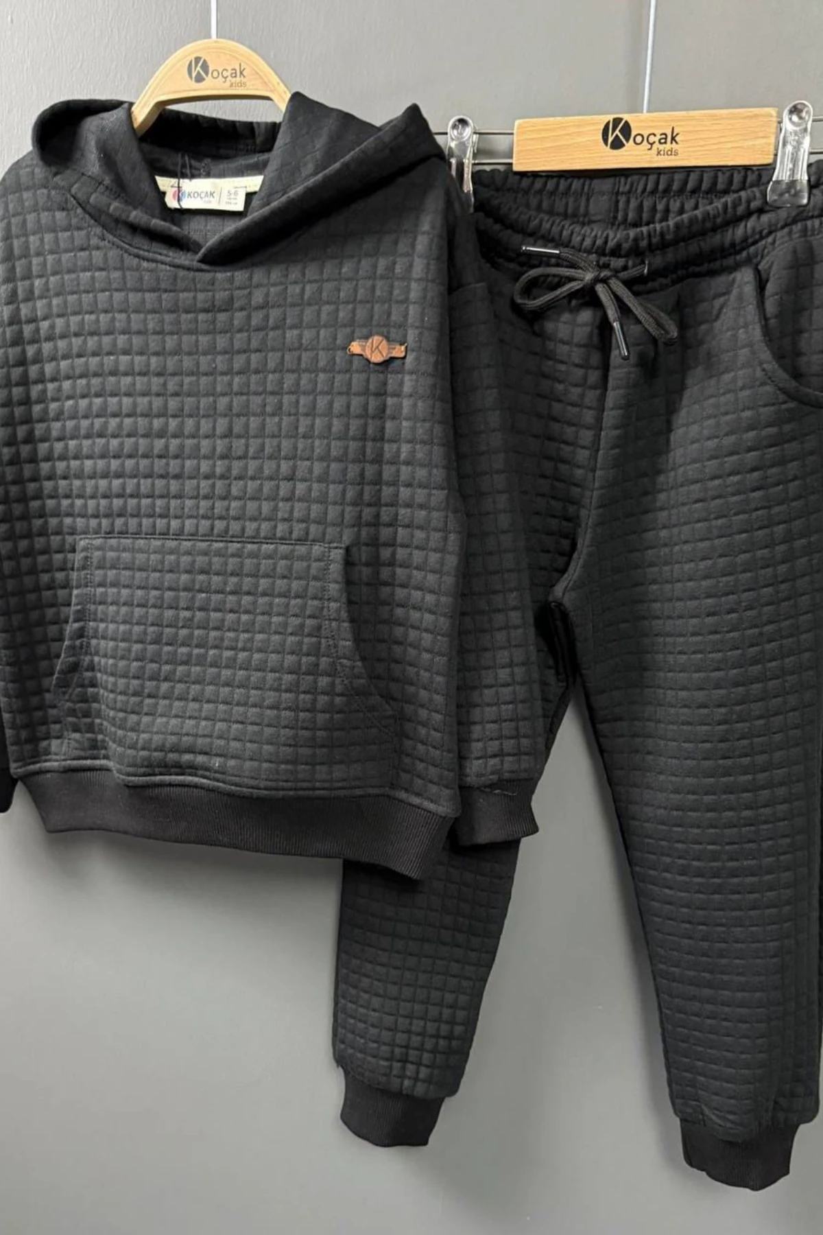 SİYAH RENK KAPİTONE KUMAŞ ERKEK ÇOCUK EŞOFMAN TAKIMI 