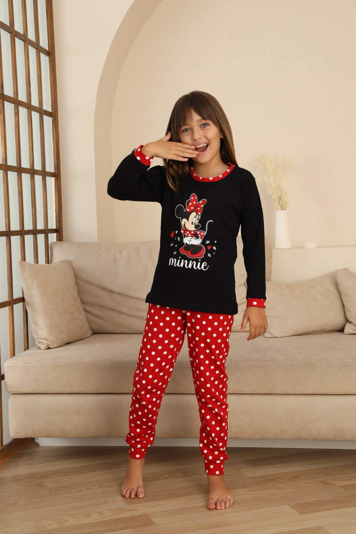 SİYAH RENK MİNNİE MOUSE BASKILI KIZ ÇOCUK PİJAMA TAKIMI