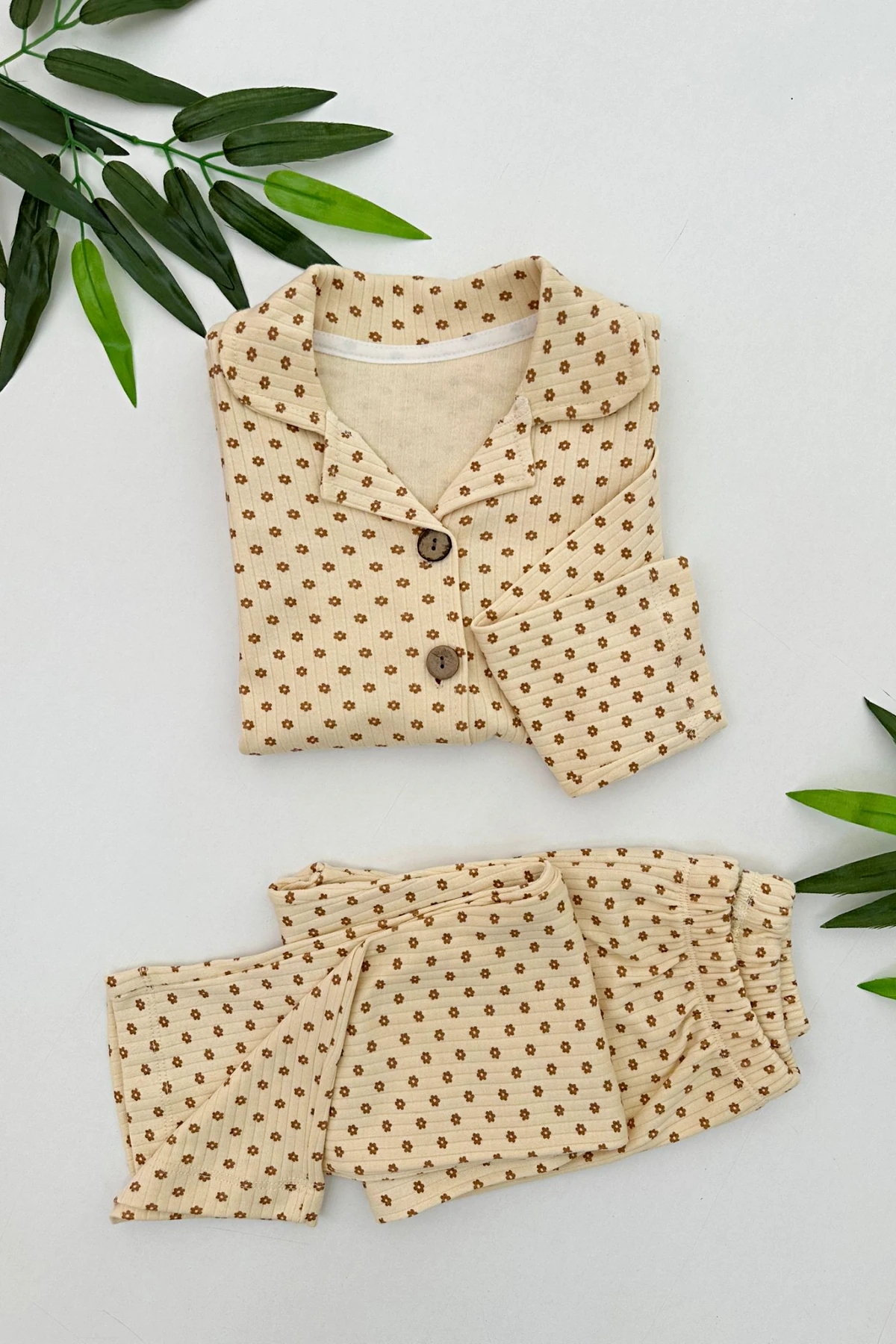 BEJ RENK ÇİÇEK DESEN ERKEK ÇOCUK PİJAMA TAKIMI 