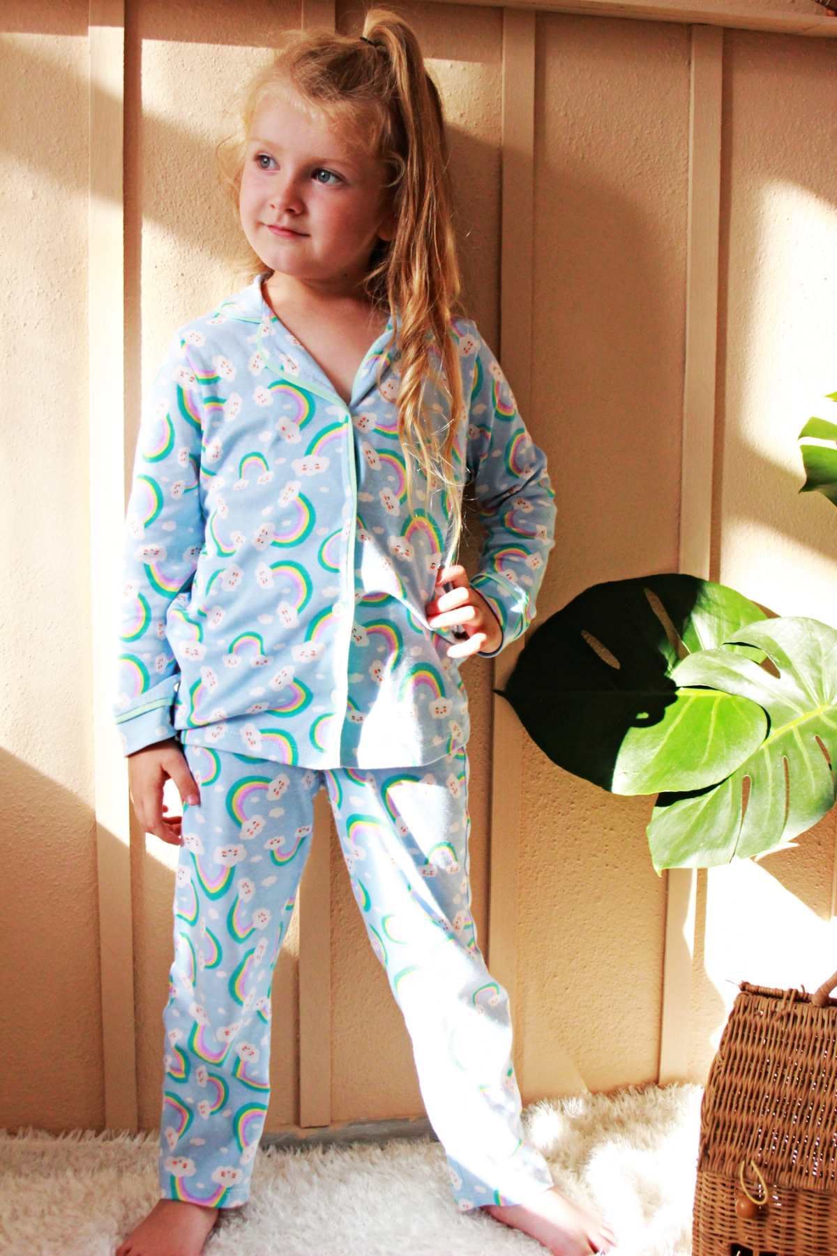 ÖNDEN DÜĞMELİ GÖKKUŞAĞI MODEL PİJAMA TAKIMI