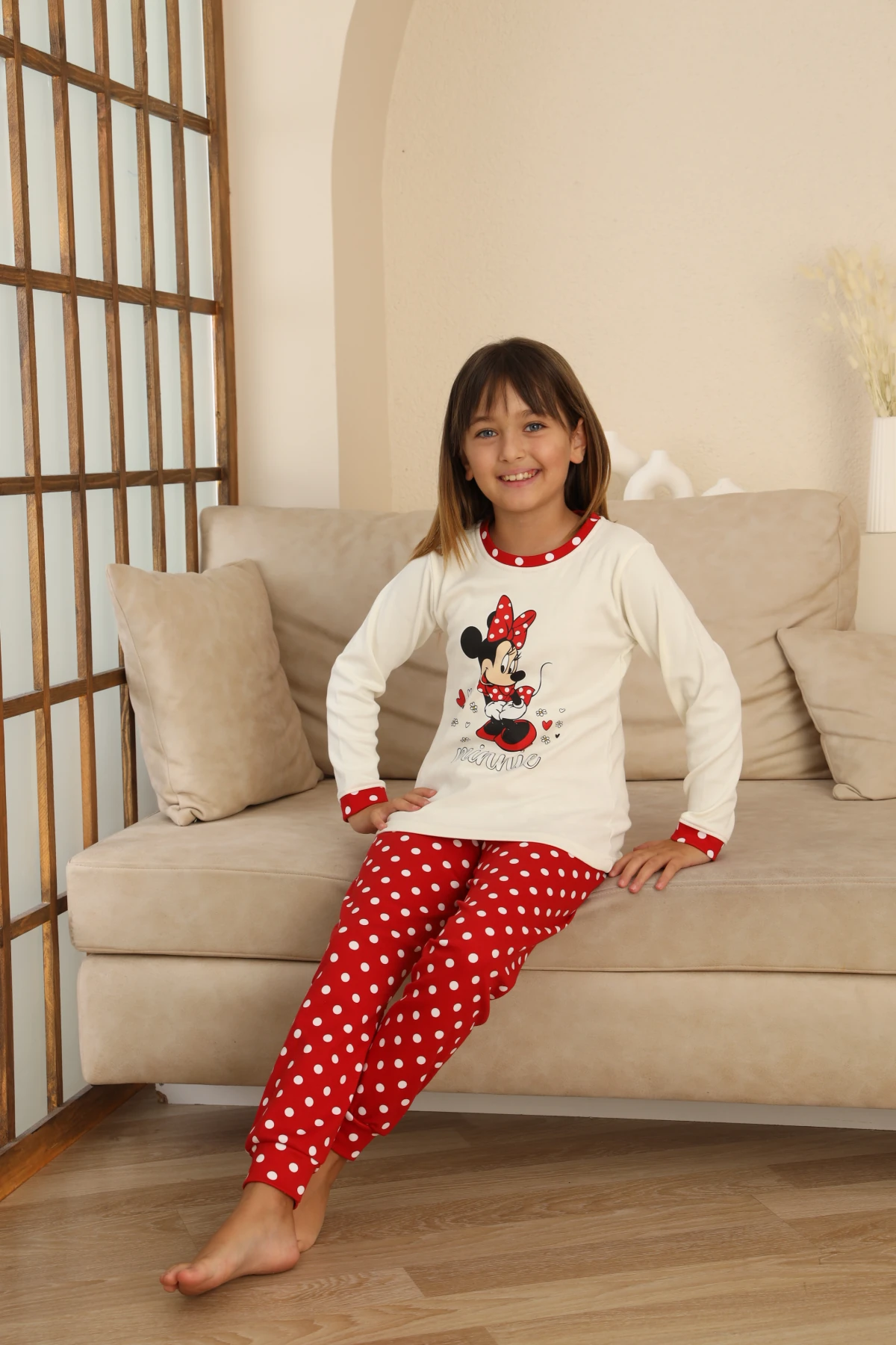 EKRU RENK MİNNİE MOUSE BASKILI KIZ ÇOCUK PİJAMA TAKIMI