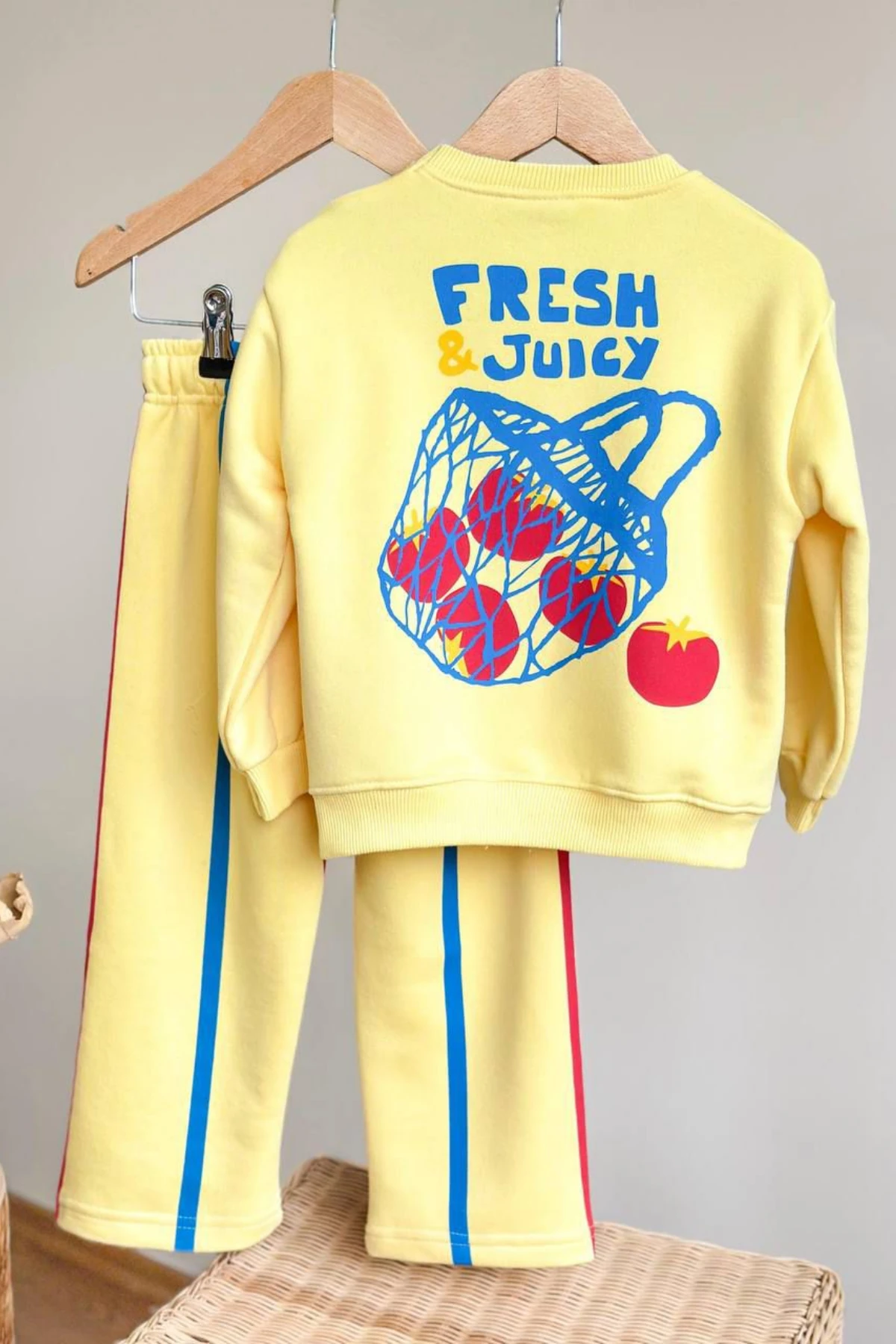 SARI RENK DOMATES BASKILI UNISEX EŞOFMAN TAKIMI