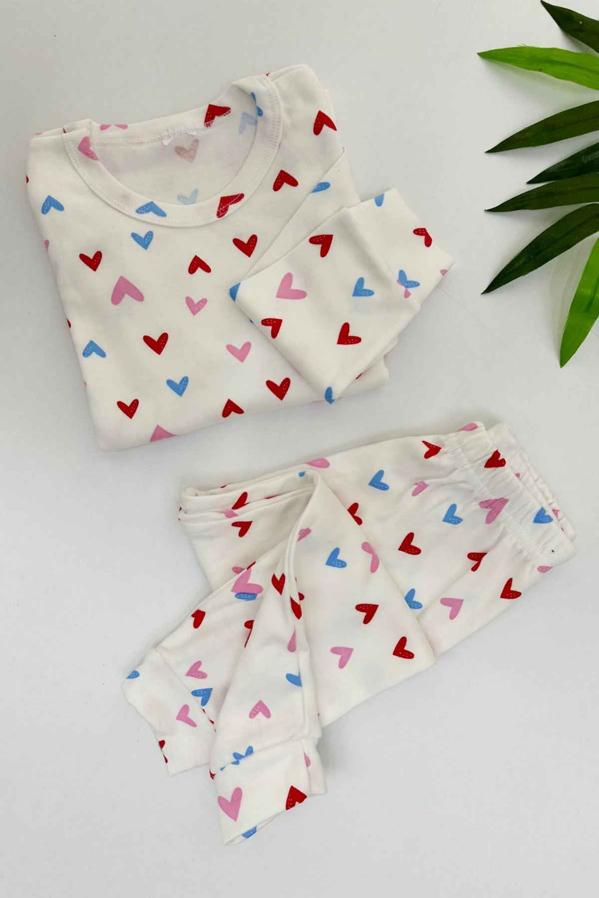EKRU RENK PEMBE KALP DESEN KIZ ÇOCUK PİJAMA TAKIMI