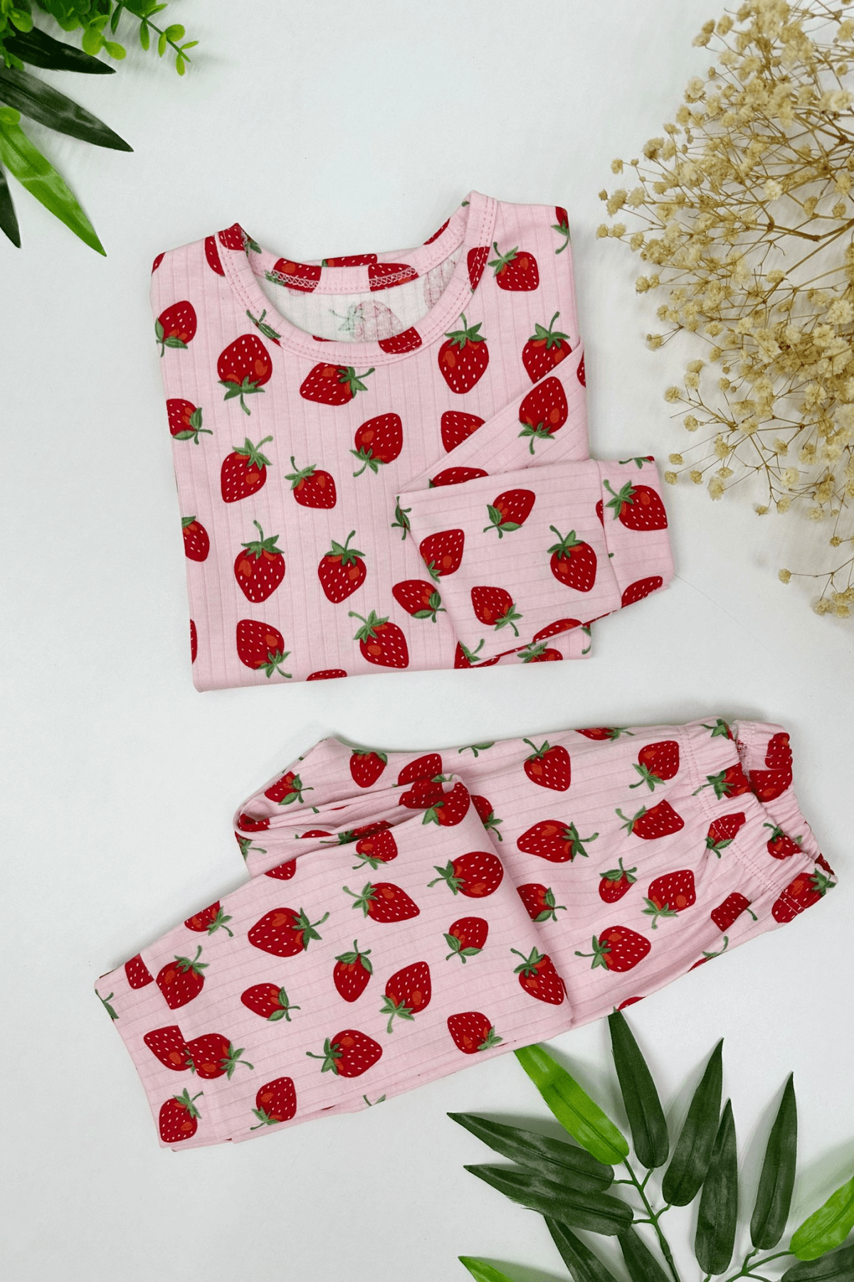 PUDRA RENK ÇİLEK DESEN KIZ ÇOCUK PİJAMA TAKIMI