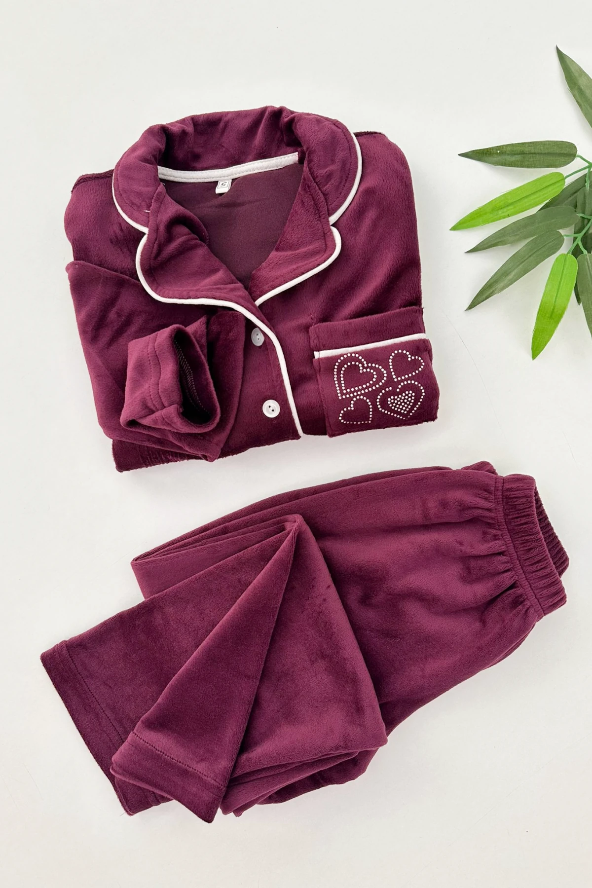 ÖNDEN DÜĞMELİ KADİFE KUMAŞ MOR RENK KALP NAKIŞLI KIZ ÇOCUK PİJAMA TAKIMI