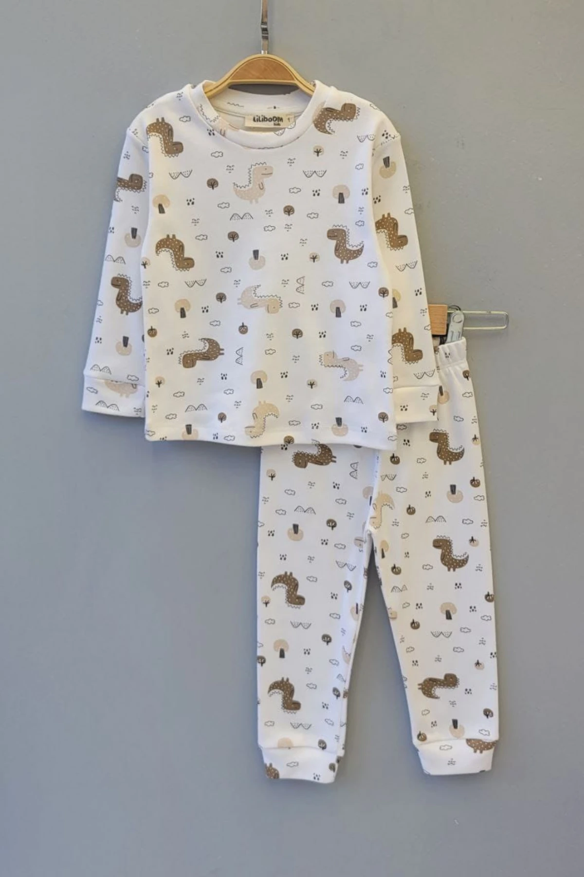 EKRU RENK KAHVERENGİ DİNAZOR DESEN ERKEK ÇOCUK PİJAMA TAKIMI