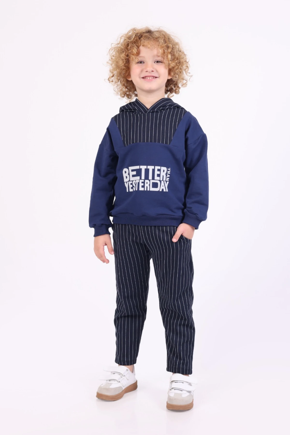 LACİVERT RENK KAPÜŞONLU ÇİZGİ DETAYLI ERKEK ÇOCUK EŞOFMAN TAKIMI