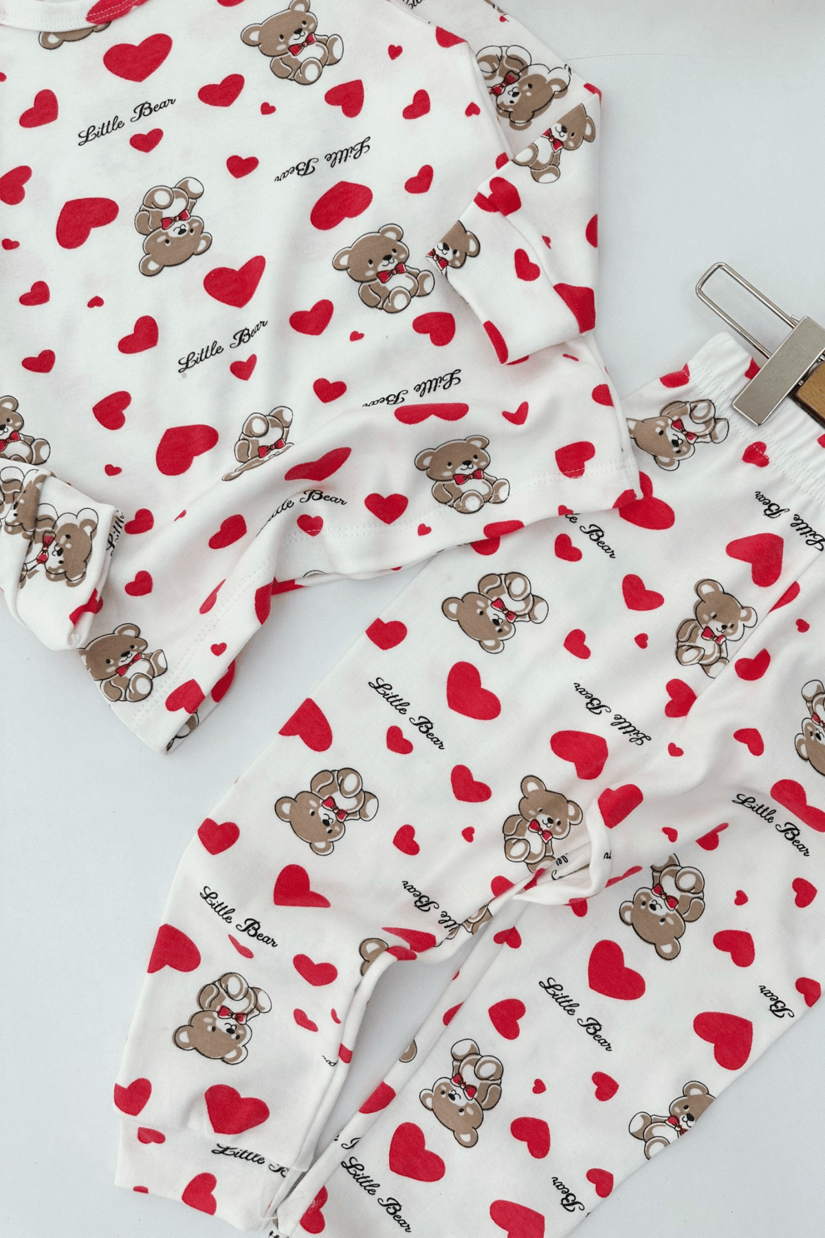 EKRU RENK KIRMIZI KALPLİ AYICIK DESEN KIZ ÇOCUK PİJAMA TAKIMI