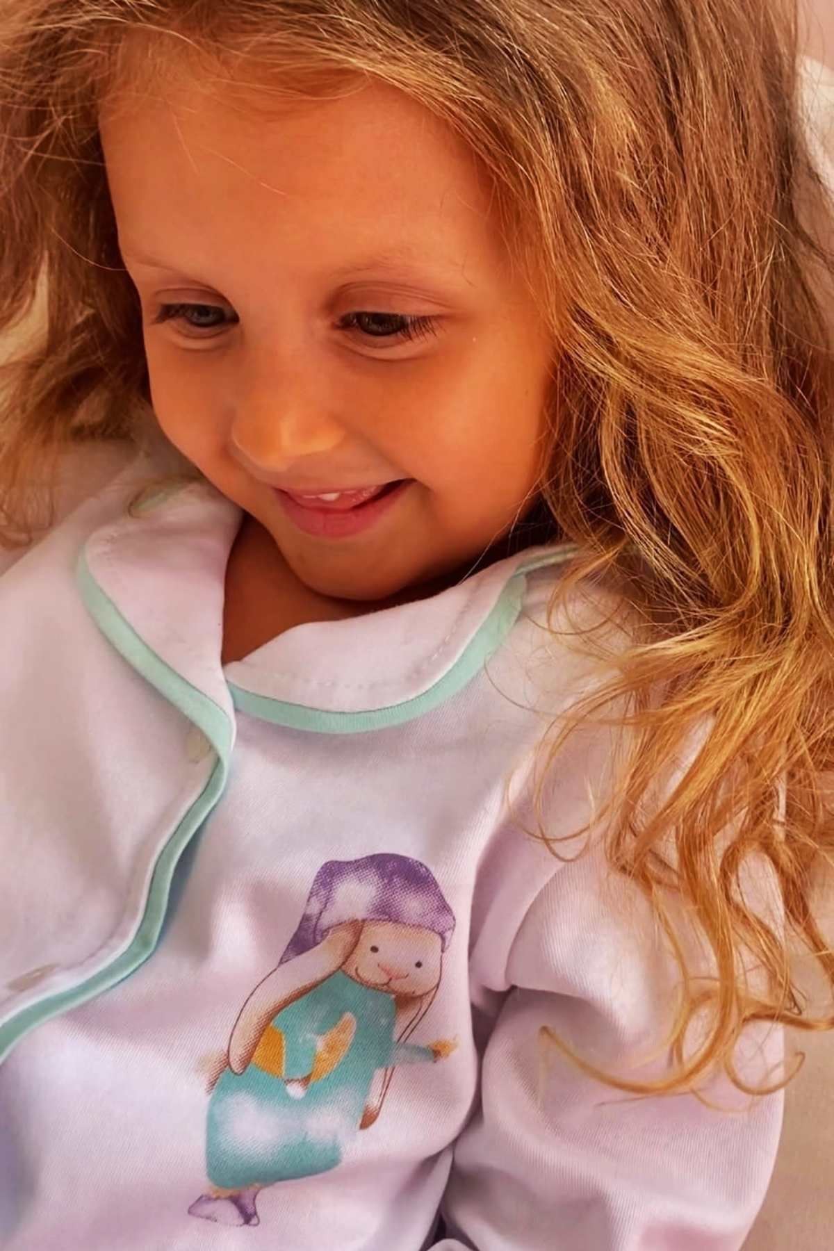 ÖNDEN DÜĞMELİ TAVŞAN MODEL PİJAMA TAKIMI BEYAZ
