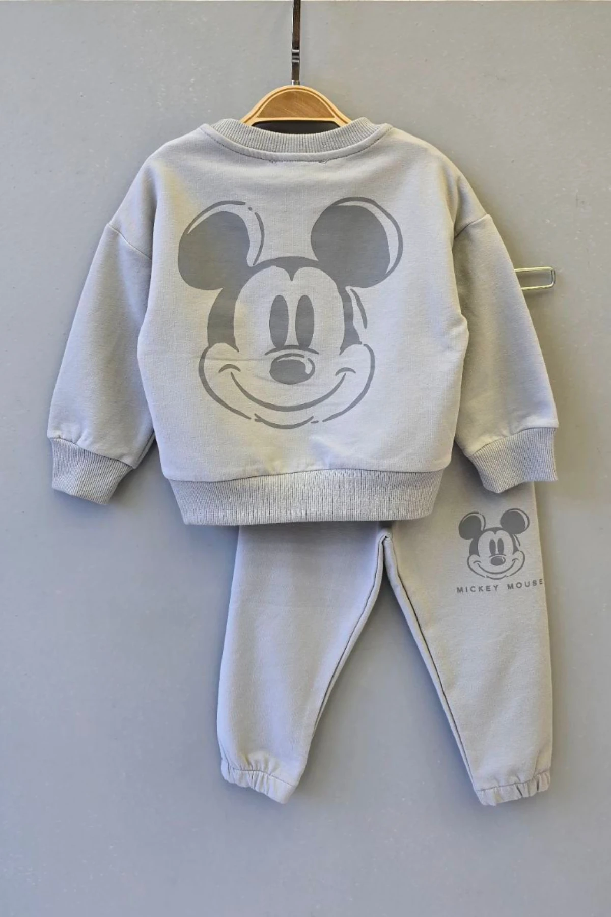 GRİ RENK ARKASI MİCKEY MOSUE BASKILI ERKEK BEBEK EŞOFMAN TAKIMI