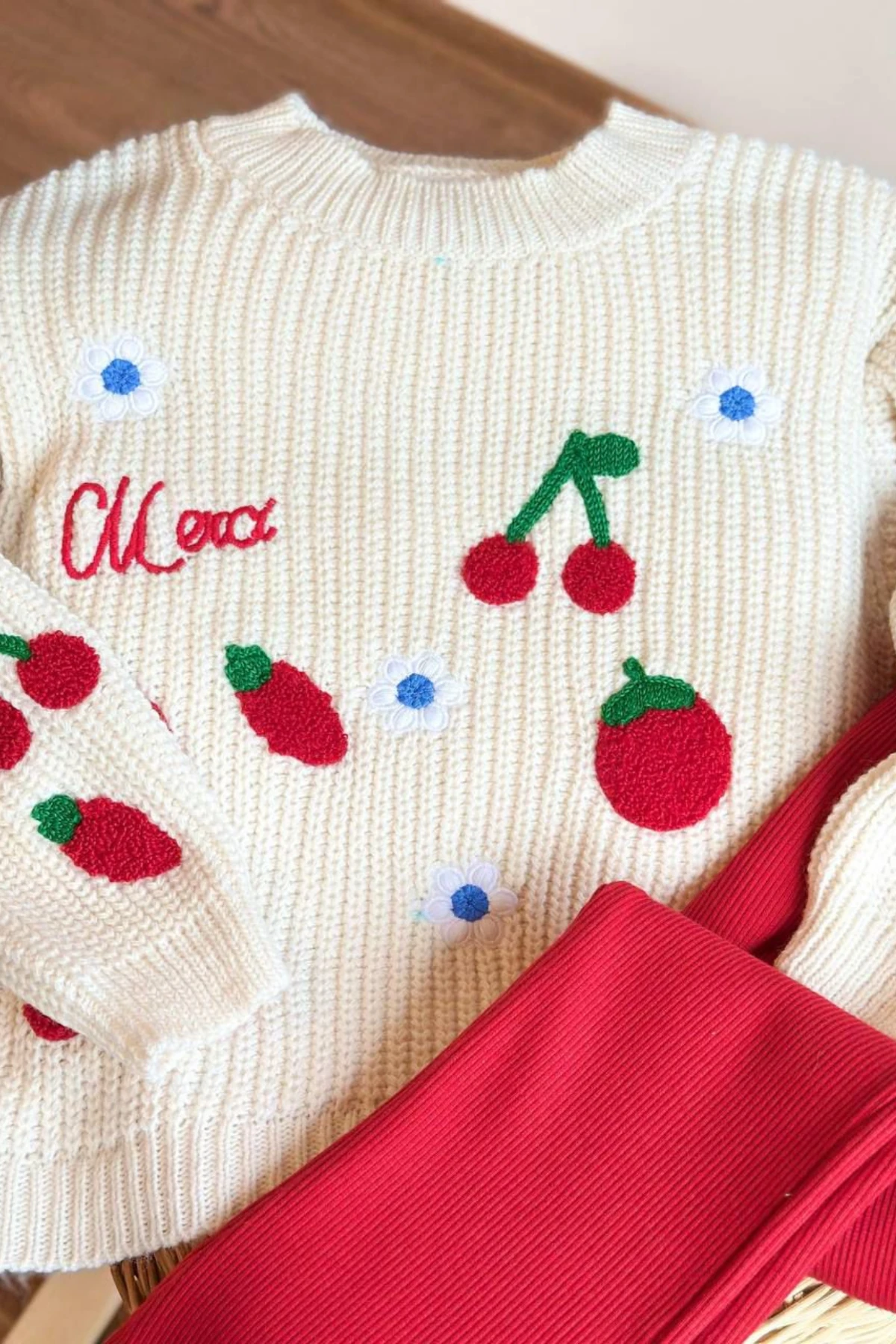 EKRU RENK TRİKO KUMAŞ KİRAZ NAKIŞLI KIZ ÇOCUK ALT ÜST TAKIM