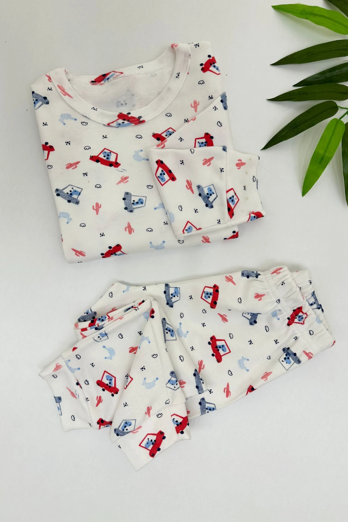 EKRU RENK KIRMIZI İŞ MAKİNESİ DESEN ERKEK ÇOCUK PİJAMA TAKIMI