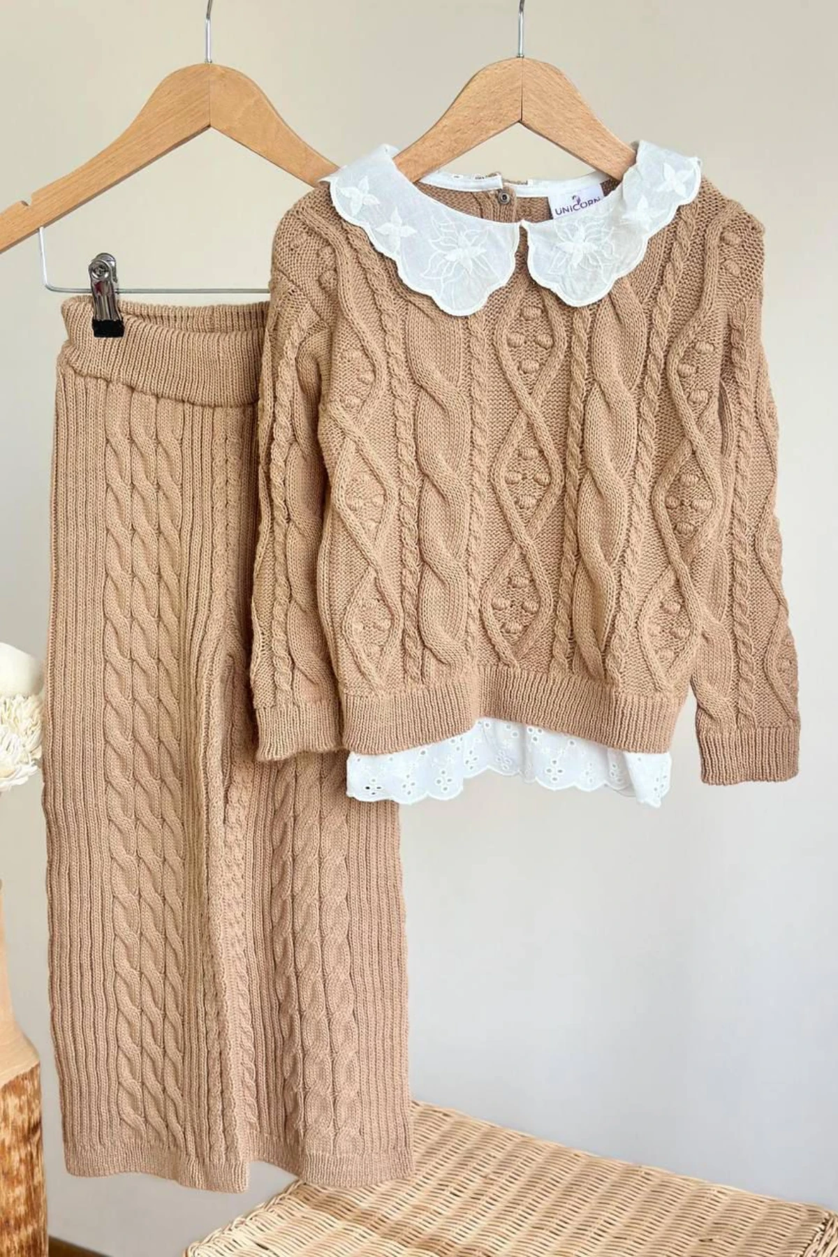 BEJ RENK TRİKO KUMAŞ FİSTO DETAY BEBE YAKA KIZ ÇOCUK ALT ÜST TAKIM