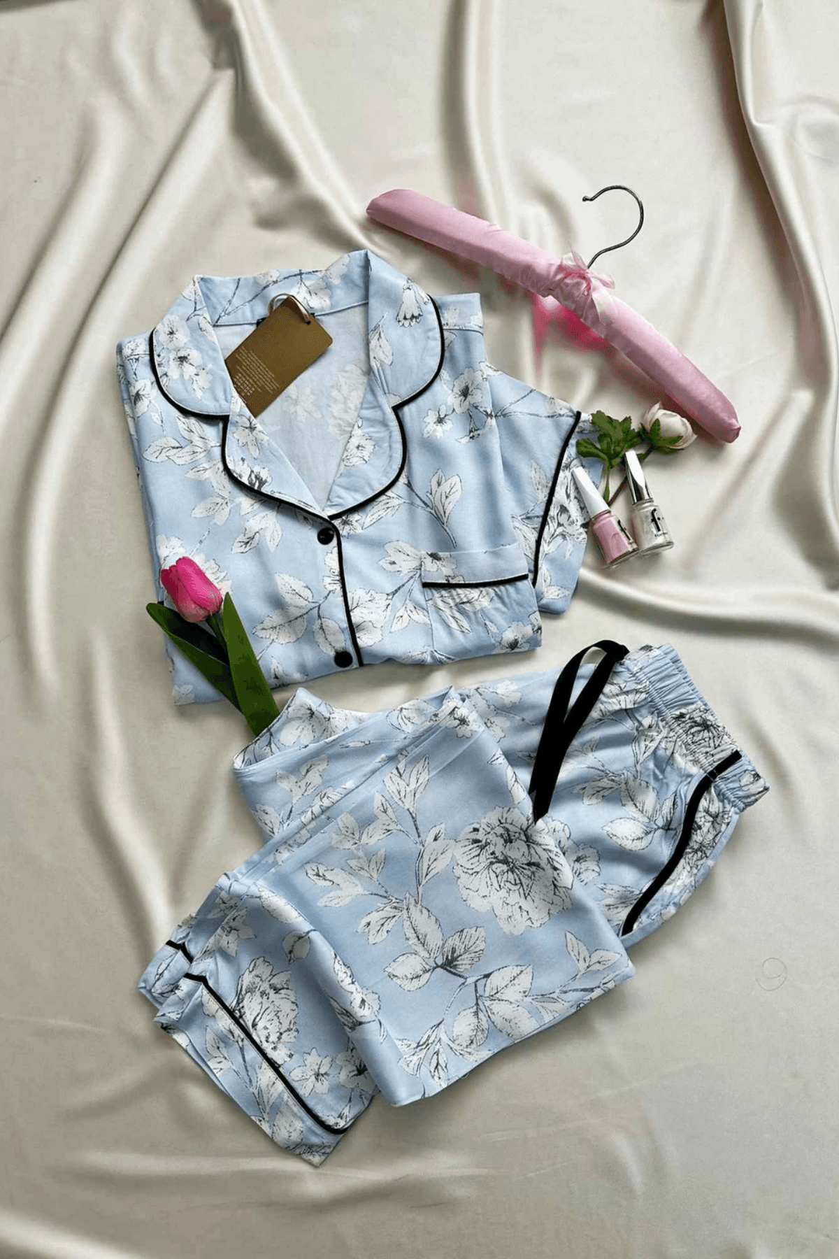 ÖNDEN DÜĞMELİ KISA KOL BEBE MAVİSİ ÇİÇEK PİJAMA TAKIM