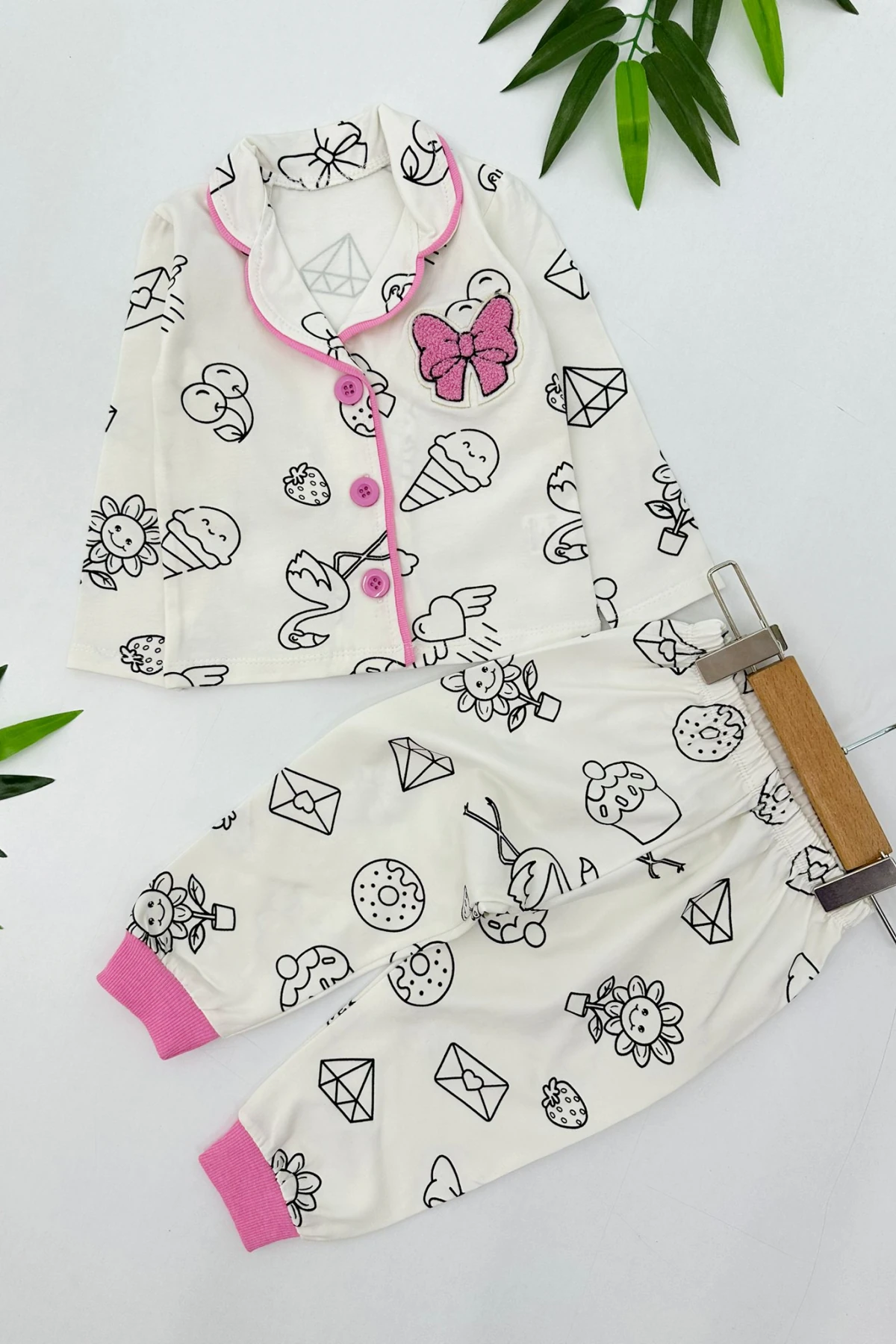 ÖNDEN DÜĞMELİ PEMBE KURDELE NAKIŞLI KIZ ÇOCUK PİJAMA TAKIMI