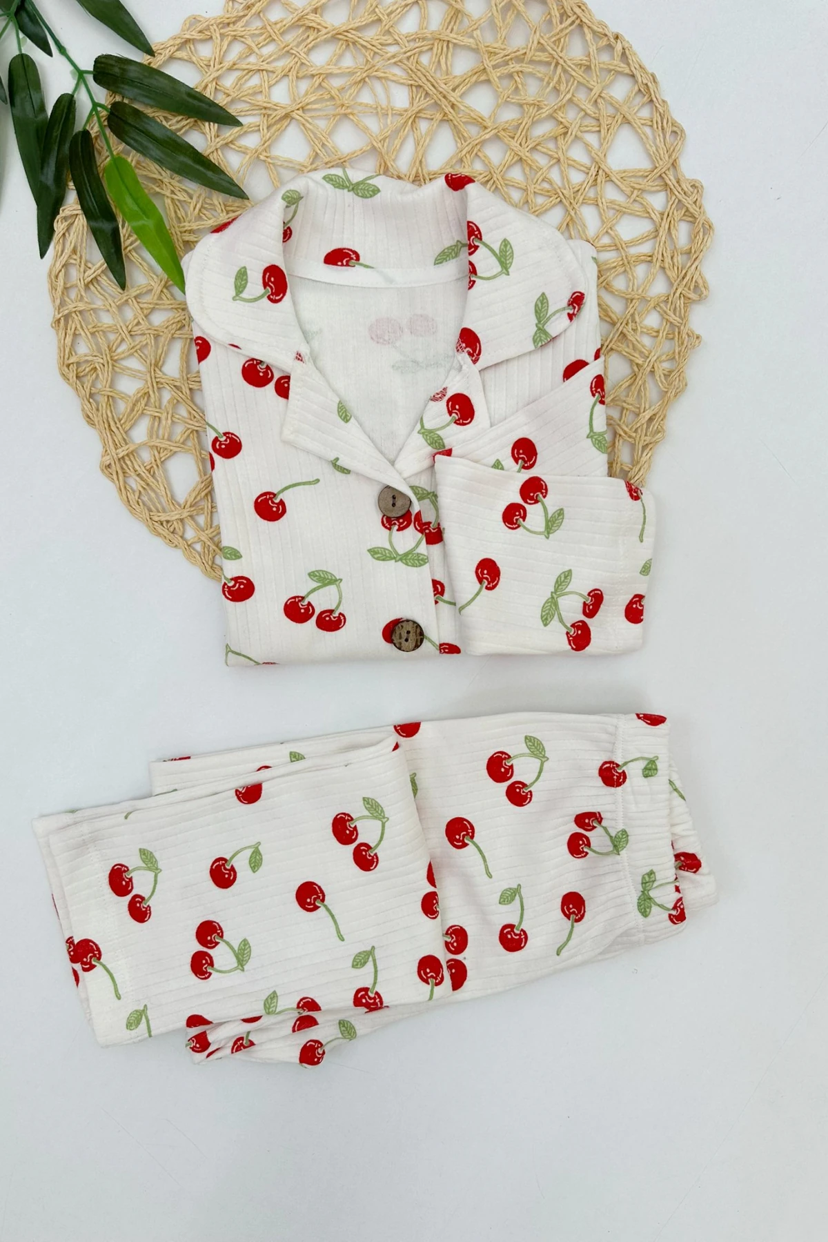 EKRU RENK KİRAZ DESEN KIZ ÇOCUK PİJAMA TAKIMI