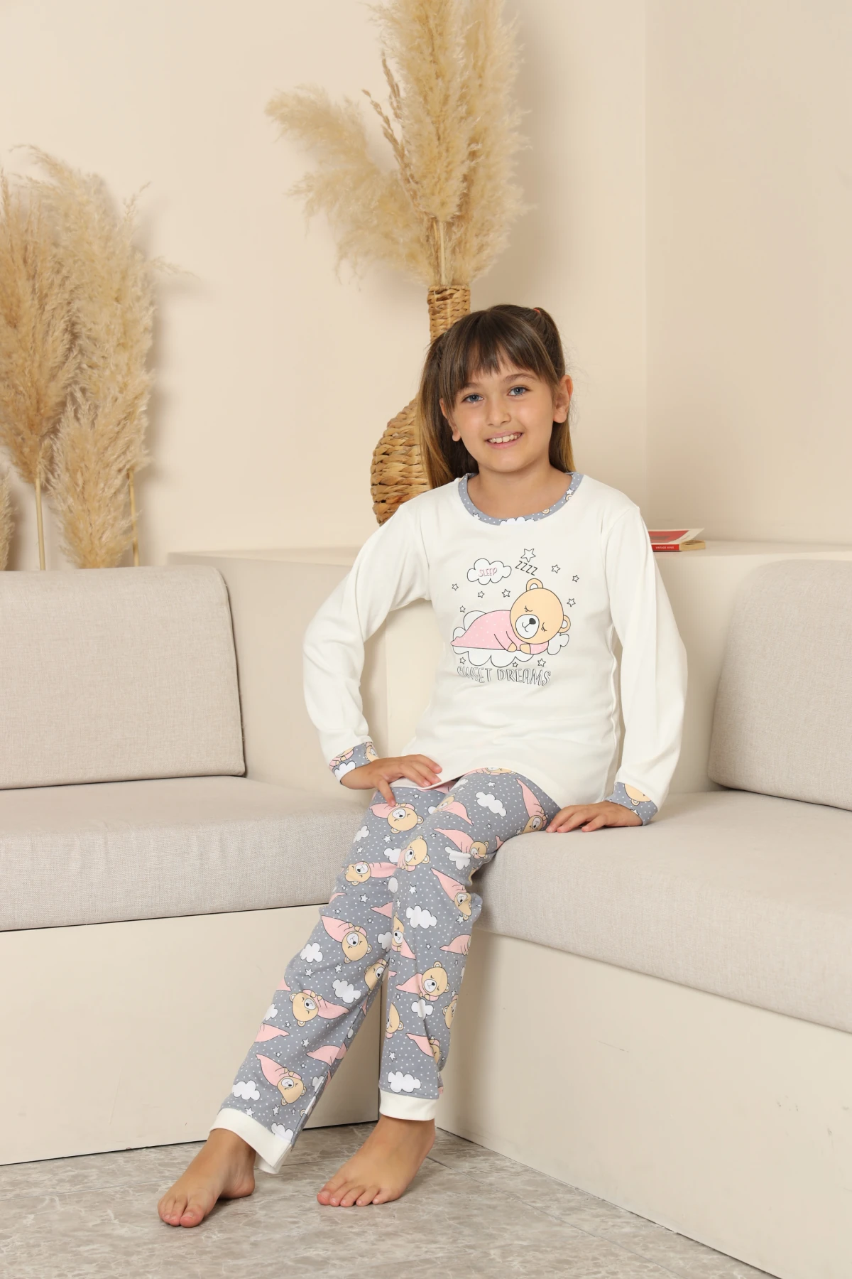 EKRU RENK UYUYAN AYI DESEN KIZ ÇOCUK PİJAMA TAKIMI