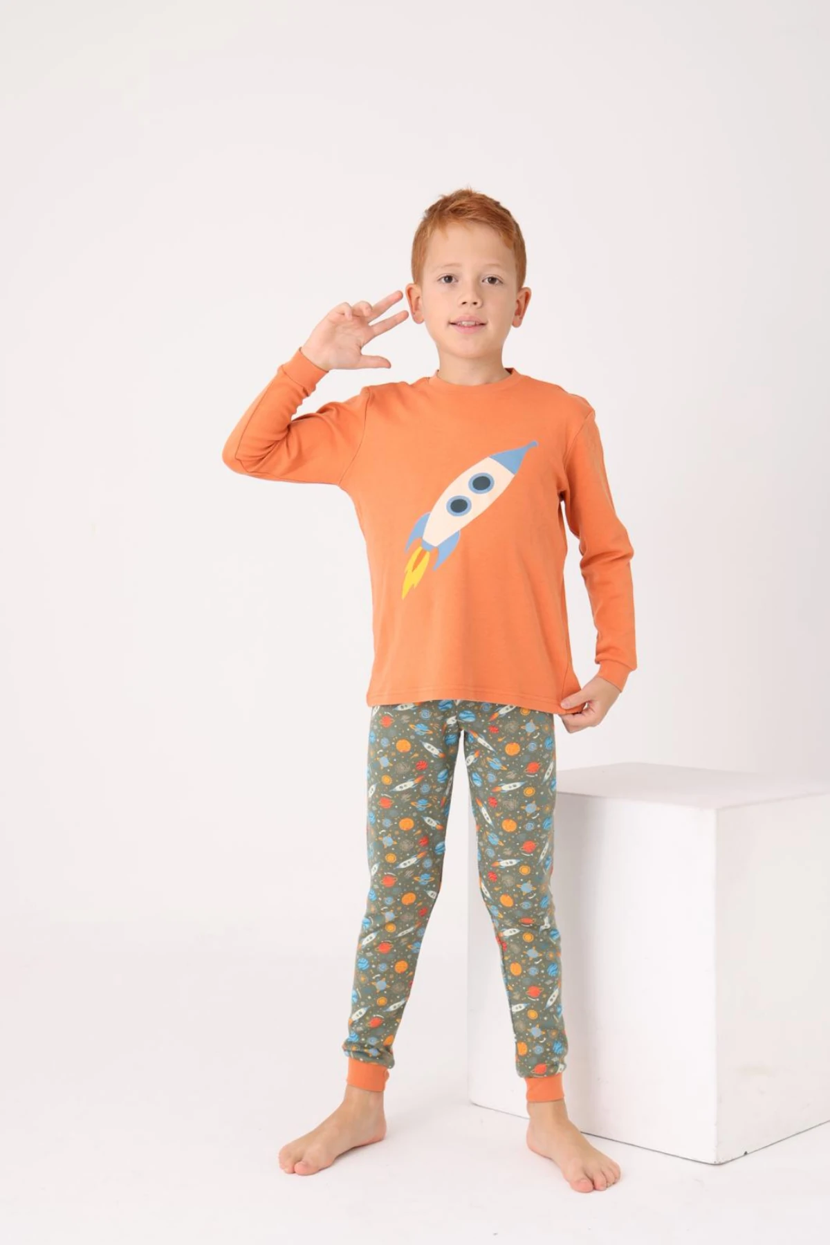 TURUNCU RENK FÜZE BASKILI ERKEK ÇOCUK PİJAMA TAKIMI 