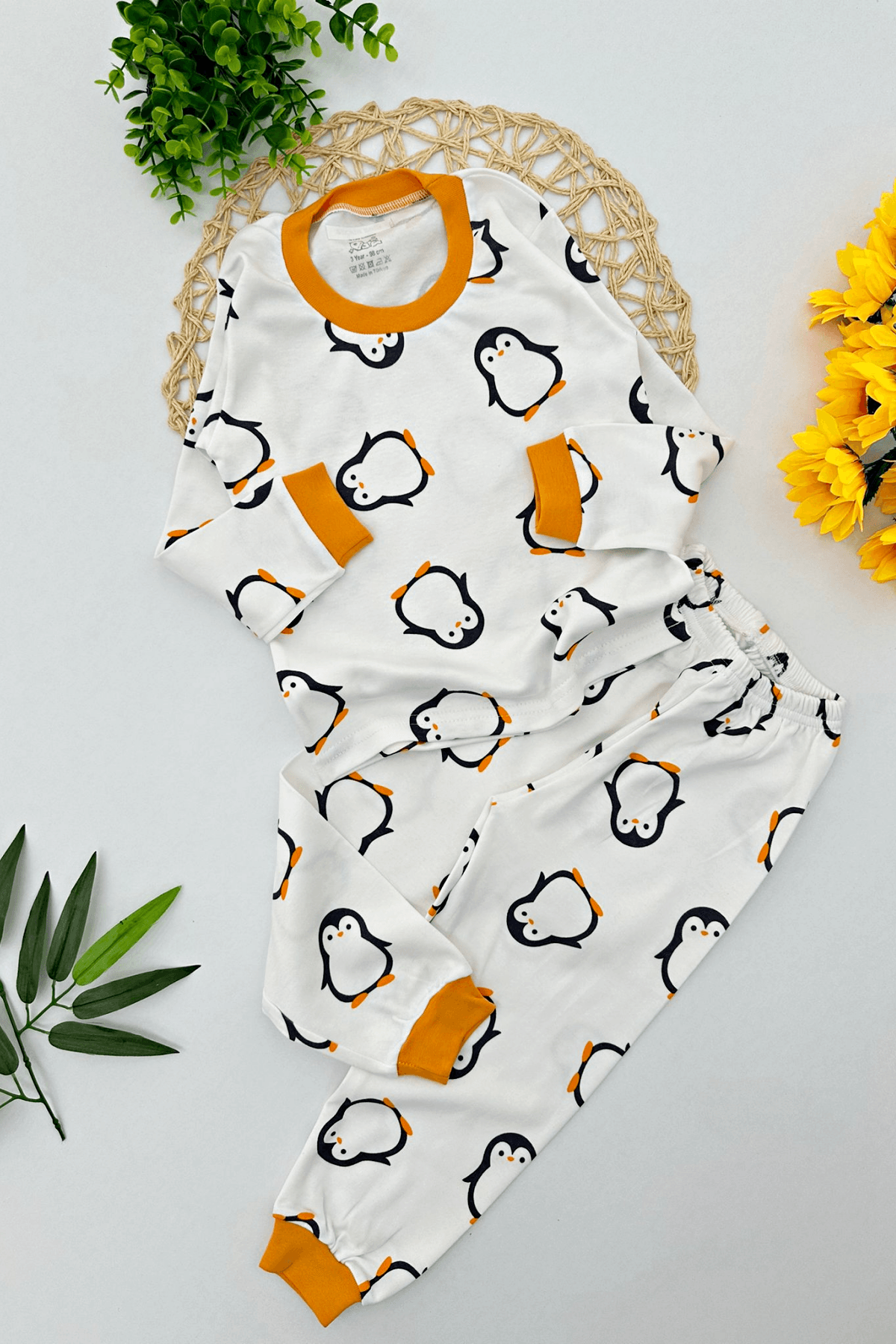 EKRU RENK PENGUEN DESEN UNISEX PİJAMA TAKIMI