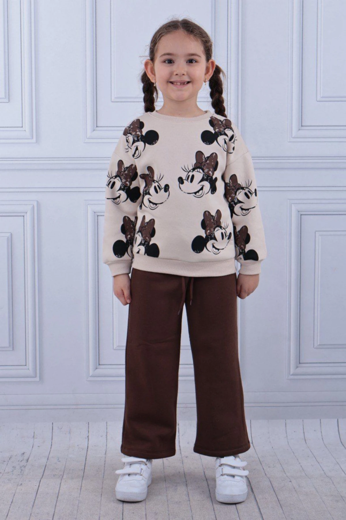EKRU RENK KAHVERENGİ MİNNİE MOUSE BASKILI ŞARDONLU KIZ ÇOCUK ALT ÜST TAKIM