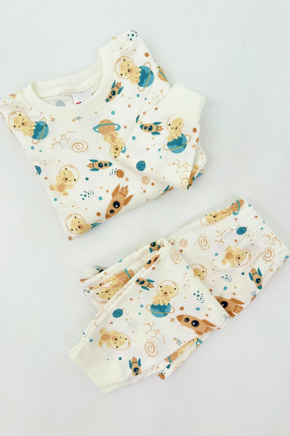 EKRU RENK FÜZE DESEN ERKEK ÇOCUK PİJAMA TAKIMI