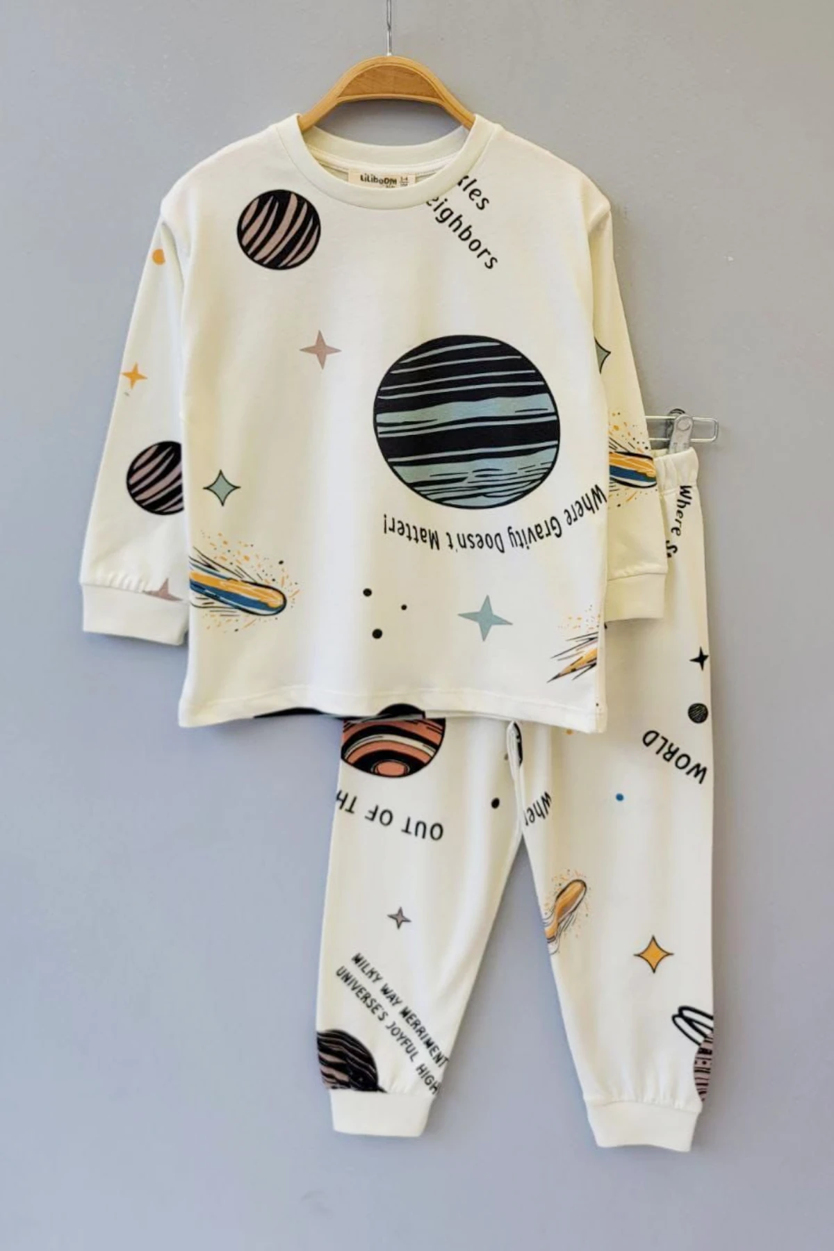 EKRU RENK GEZEGEN DESEN ERKEK ÇOCUK PİJAMA TAKIMI 