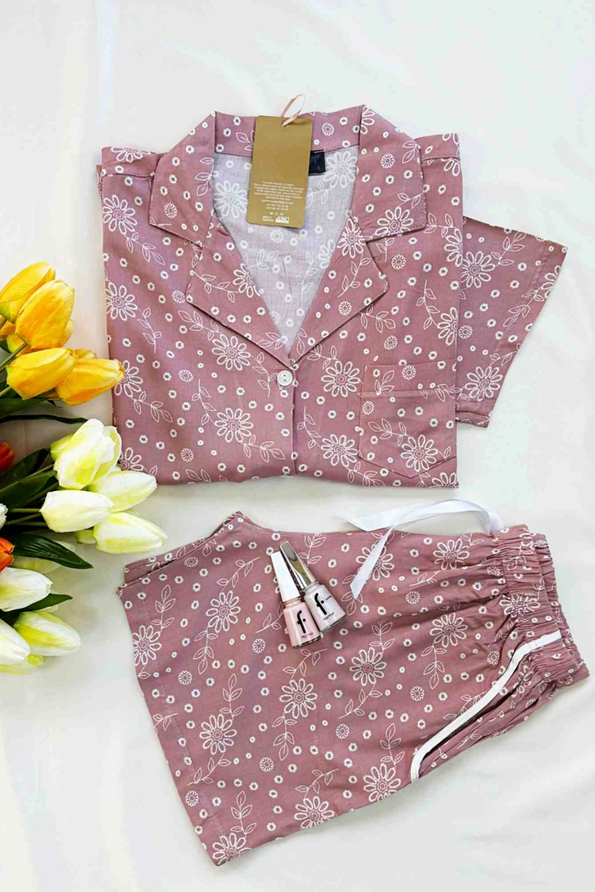 ÖNDEN DÜĞMELİ KISA KOLLU MÜRDÜM ÇİÇEK ŞORTLU TAKIM