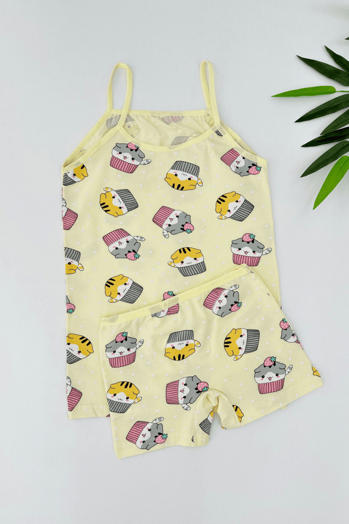 SARI RENK CUPCAKE DESEN ERKEK ÇOCUK ATLET BOXER TAKIM