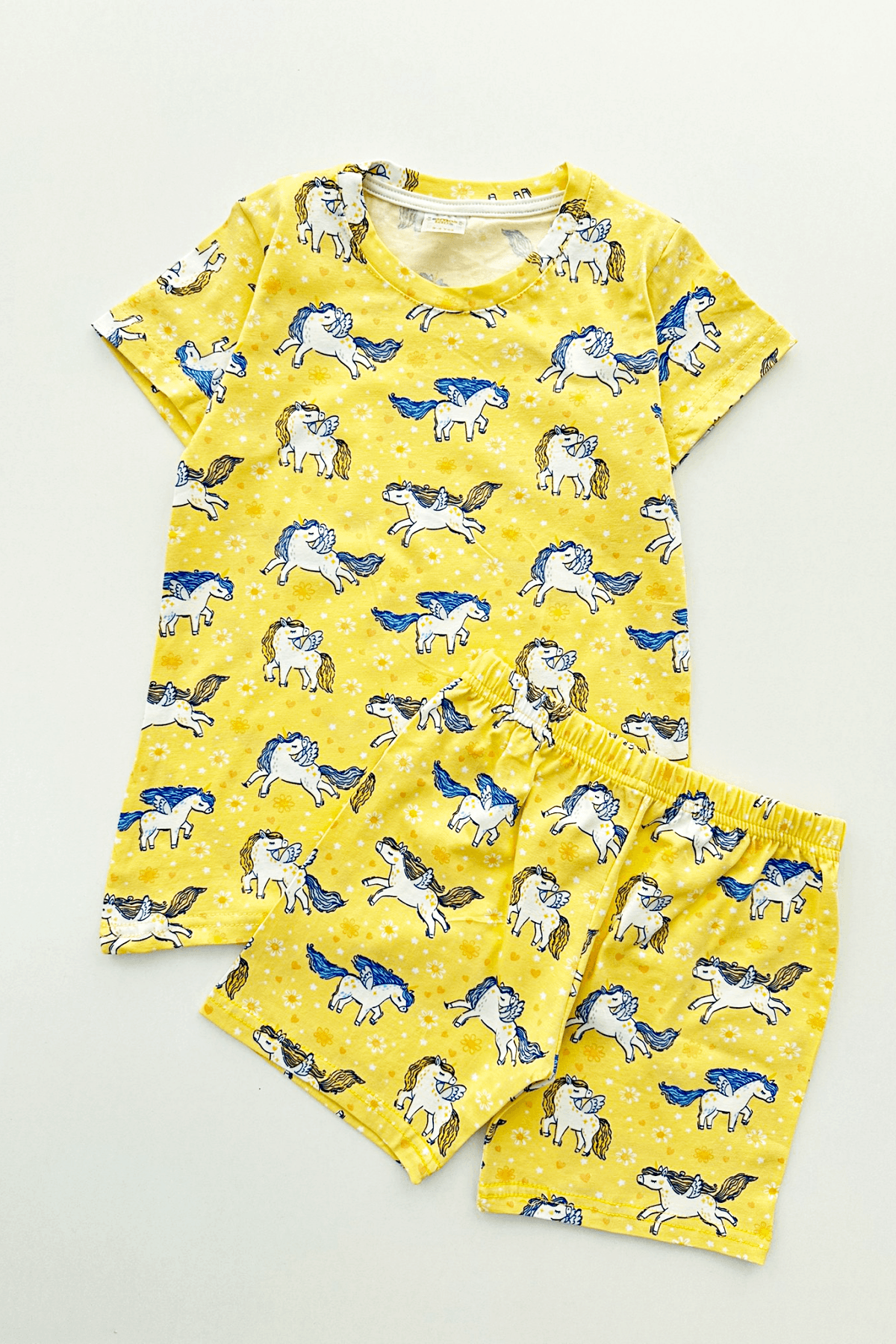 SARI RENK UNICORN DESEN KIZ ÇOCUK ŞORTLU PİJAMA TAKIMI