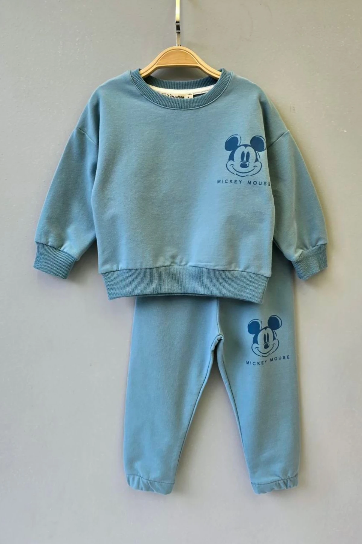 MAVİ RENK ARKASI MİCKEY MOSUE BASKILI ERKEK BEBEK EŞOFMAN TAKIMI